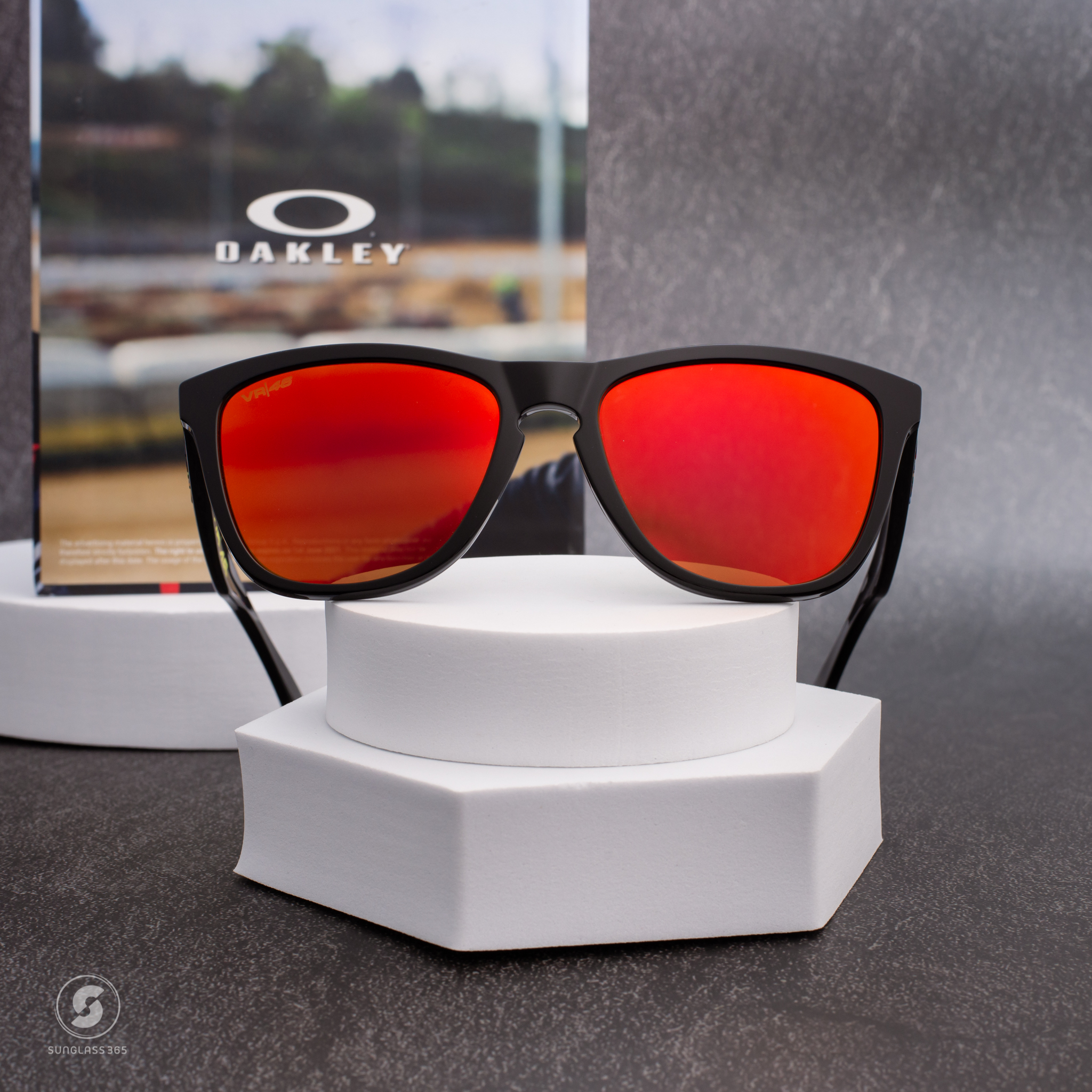 OAKLEY Valentino Rossi OO9013 E6 Prizm Everyday Ruby