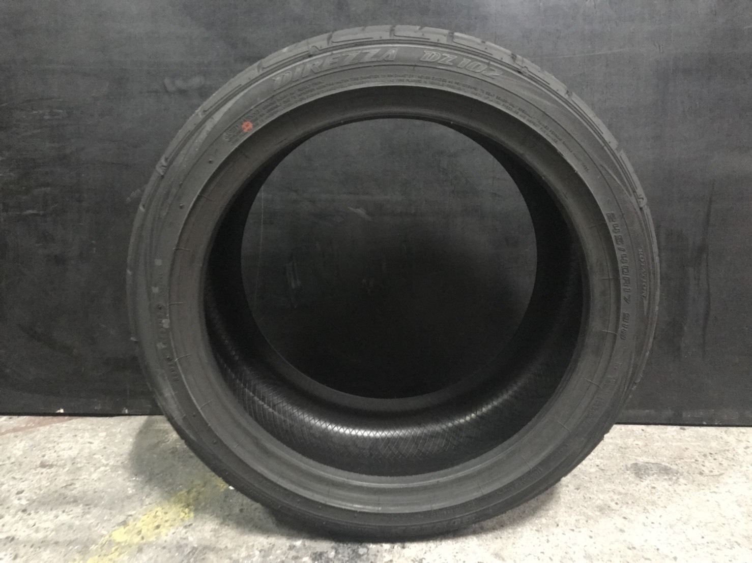 DUNLOP DZ102 245/40-17 เส้นละ 3900 ปี17 ปกติเส้นละ 5500