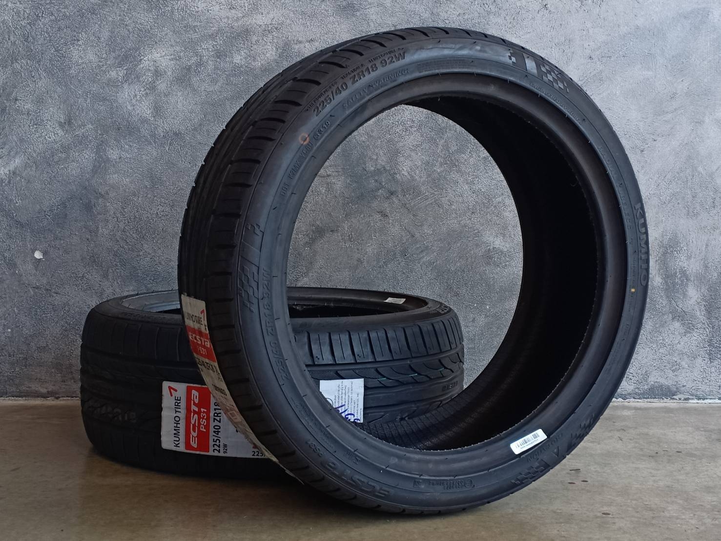 KUMHO 225/40ZR18 ECSTA PS31 92W XL MADE IN VIETNAM