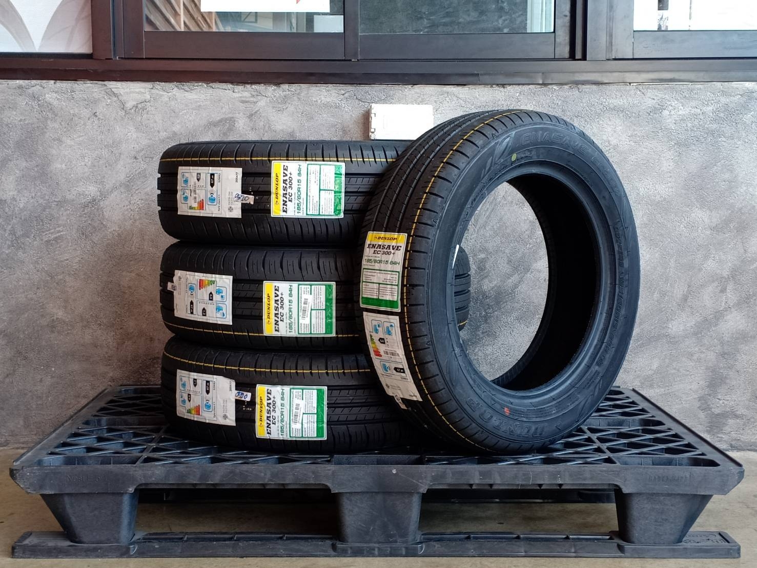 DUNLOP 185/60R15 ENASAVE EC 300+ 84H MADE IN THAILAND