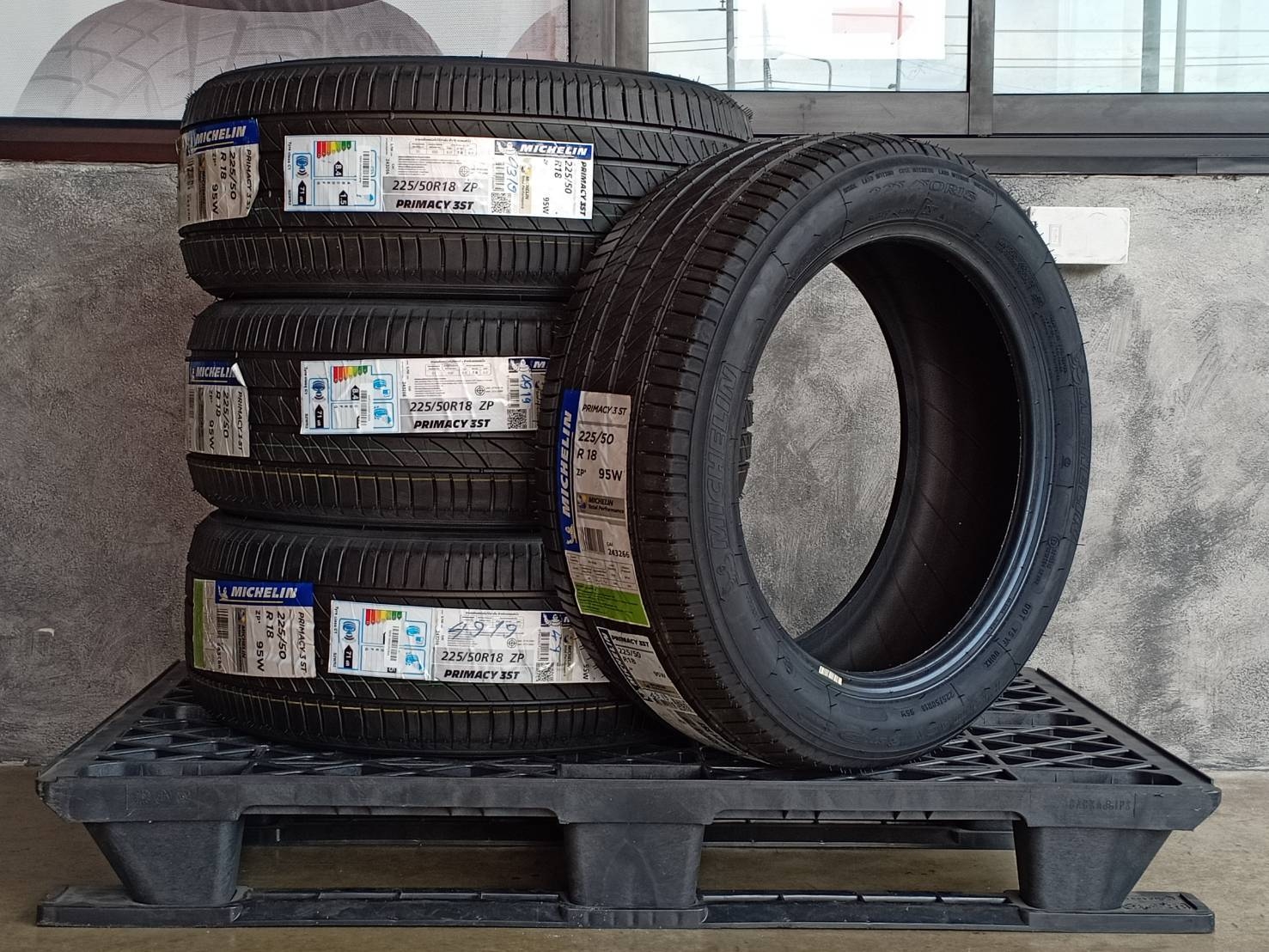 MICHELIN 225/50R18 PRIMACY 3ST ZP* (RUNFLAT) ต้องการส่วนลดราคาพิเศษ กรุณาสอบถาม