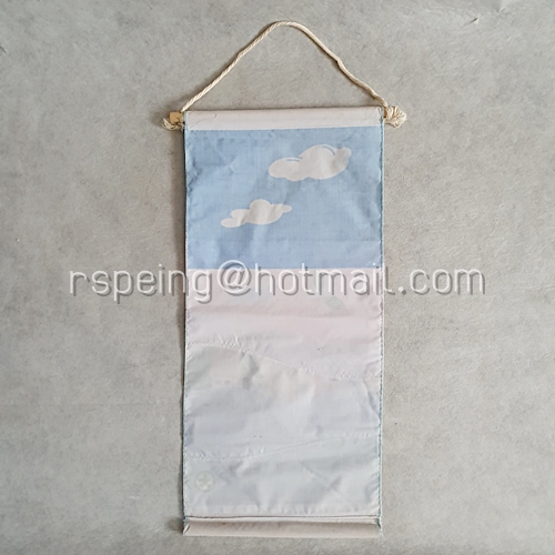 กระเป๋าผ้าแบบแขวน ใส่ของ 3 ช่อง พิมพ์ลายชนบท จาก PJ+Daimaru