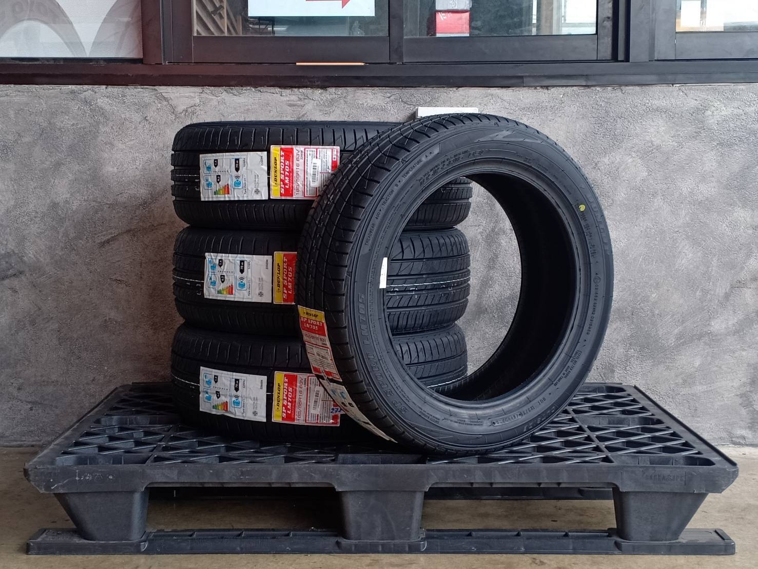 DUNLOP 185/55R16 SP SPORT LM705 83V MADE IN THAILAND