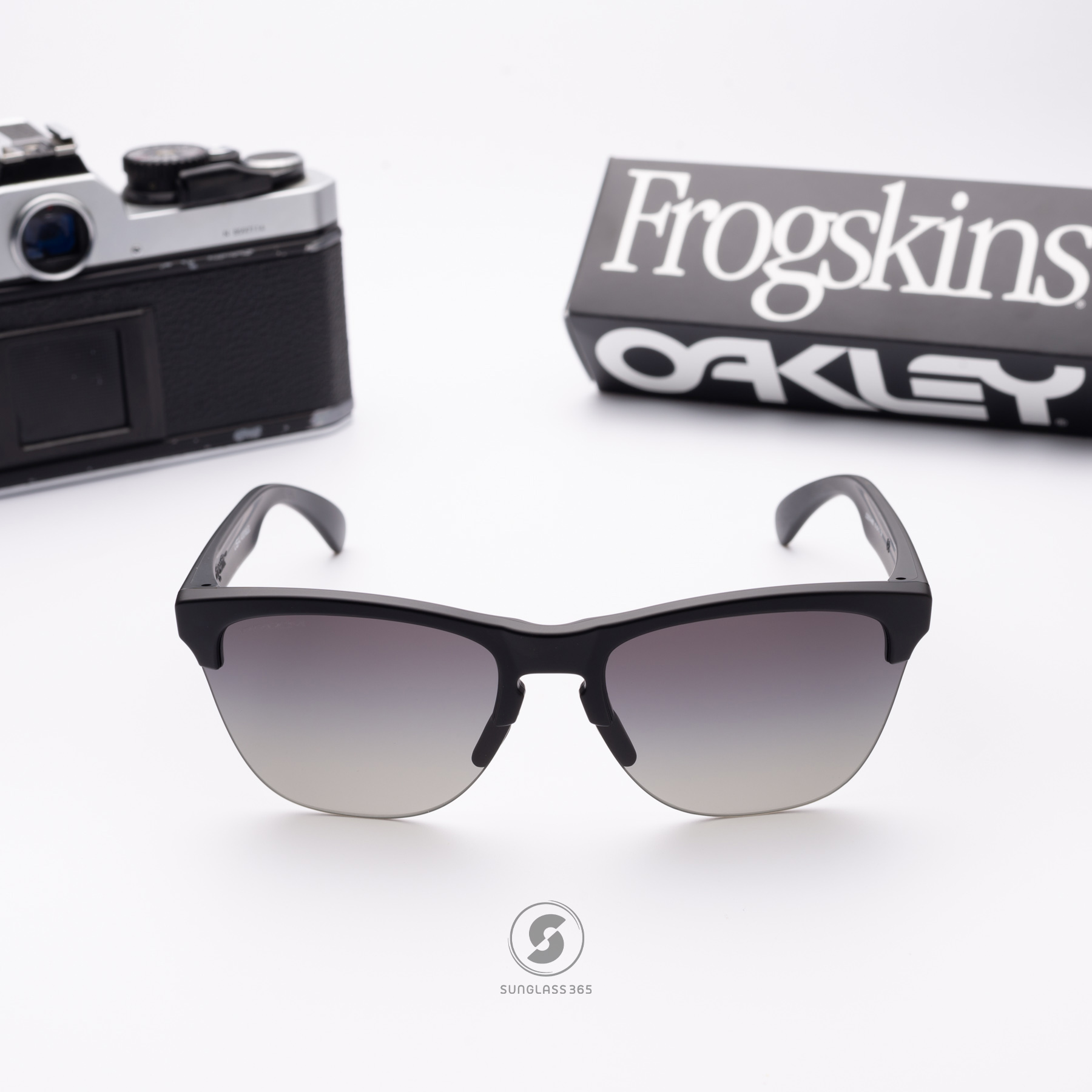 OAKLEY OO9374-49 Frogskins Lite Prizm Black