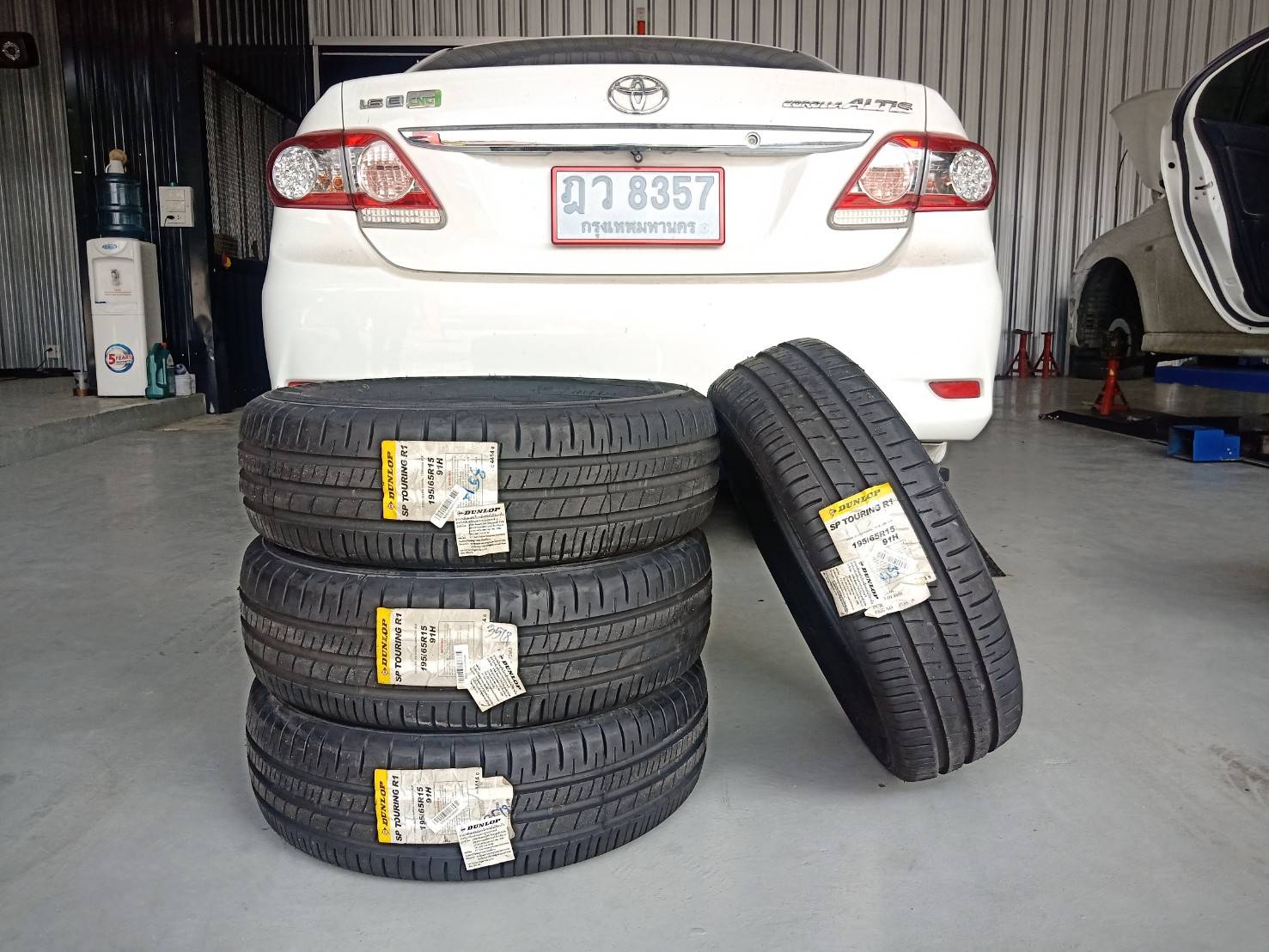 ยางใหม่ค้างปี DUNLOP R1 195/65-15 ชุด 4900 เท่านั้น ปี18