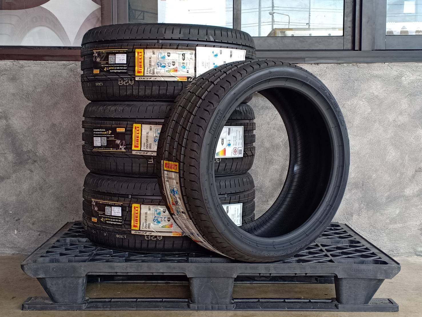 PIRELLI 255/35R19 P ZERO (MO) 96Y MADE IN GERMANY