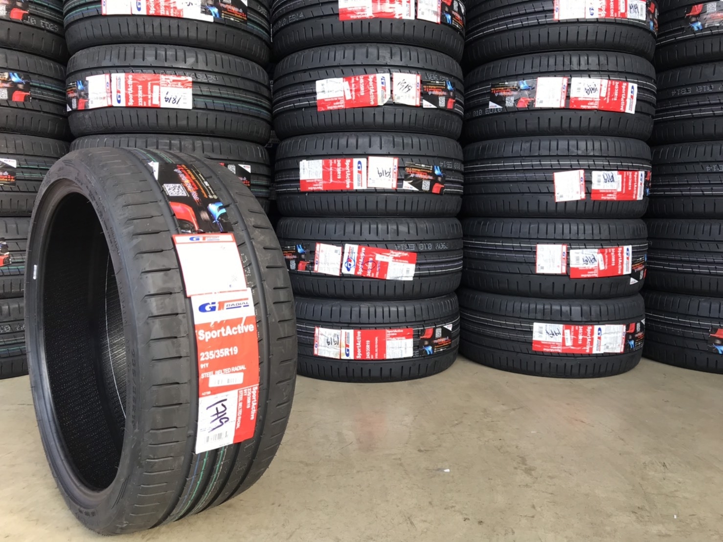 GTRADIAL SPORTACTIVE 235/35R19 ปี19 ราคาถูก