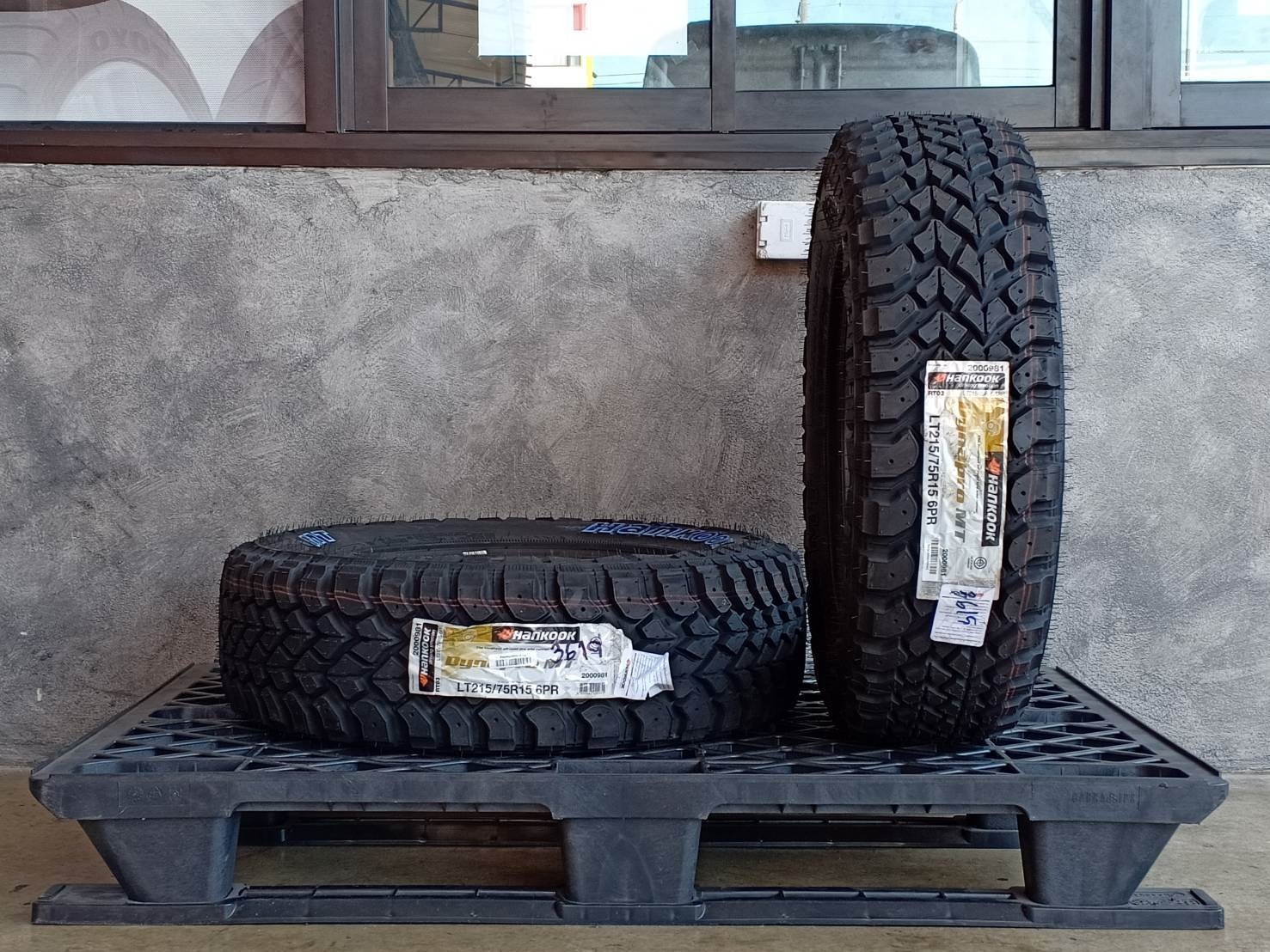 HANKOOK 215/75R15 DYNAPRO MT 100/97Q 6PR (ตัวหนังสือขาว) MADE IN KOREA