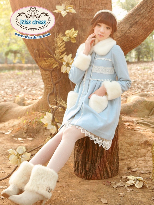 **พรีออเดอร์**โค้ทเสื้อกันหนาวสีฟ้า ดีเทลตกแต่งผ้าลูกไม้ พร้อมขนเฟอร์สีขาวที่คอ แขน และกระเป๋ารูปหัวใจ สวยคุณภาพดีเหมือนแบบ แบรนด์แท้นำเข้าค่ะ