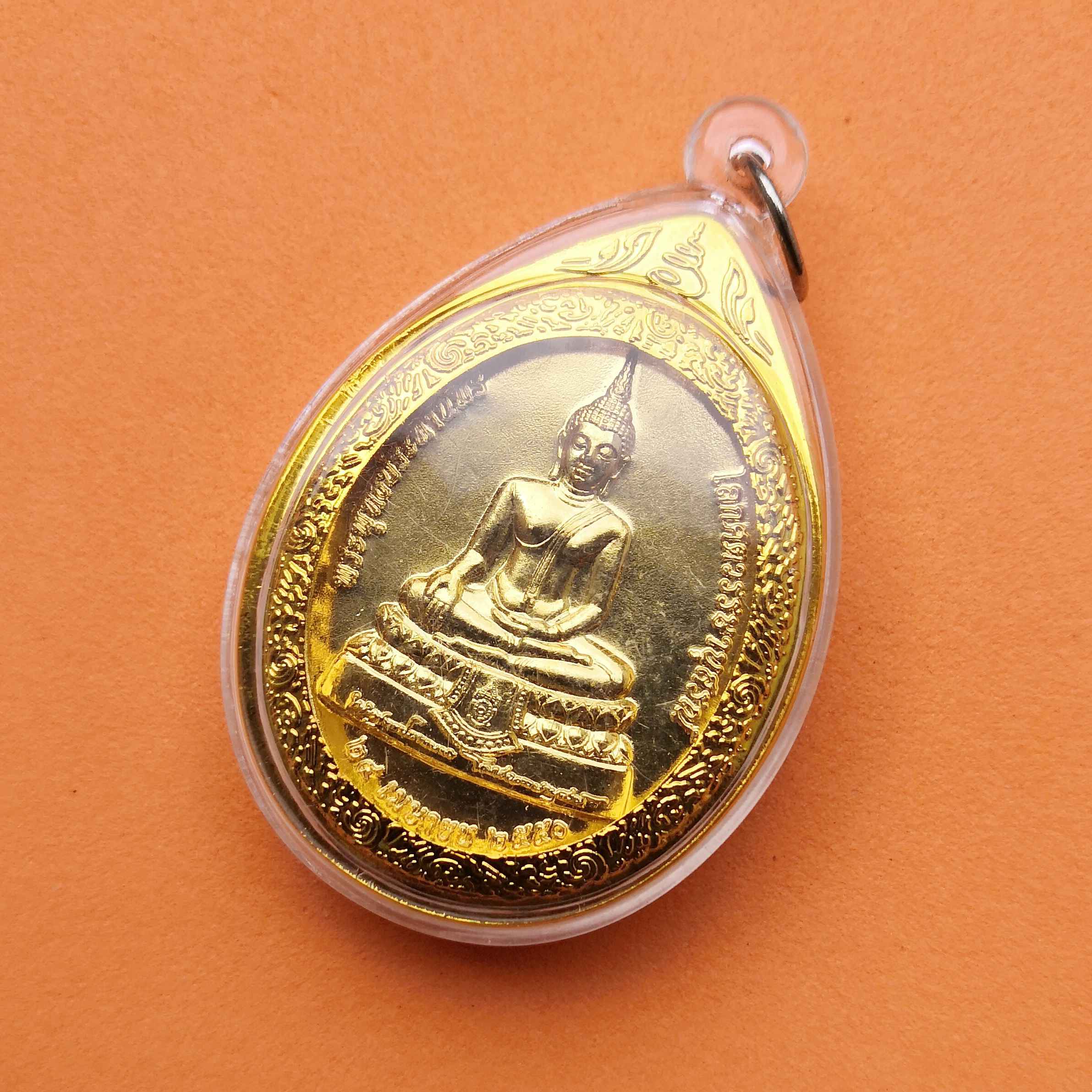 เหรียญพระพุทธประทานพร โลกศตวรรษานุสรณ์ มหามงคลเฉลิมพระชนมพรรษา 80 พรรษา 2550 - 100 ปี ลูกเสือโลก 2007 พิธีพุทธาภิเษก ณ พระอุโบสถวัดชนะสงคราม เนื้อกะไหล่ทอง สูง 3.5 เซน
