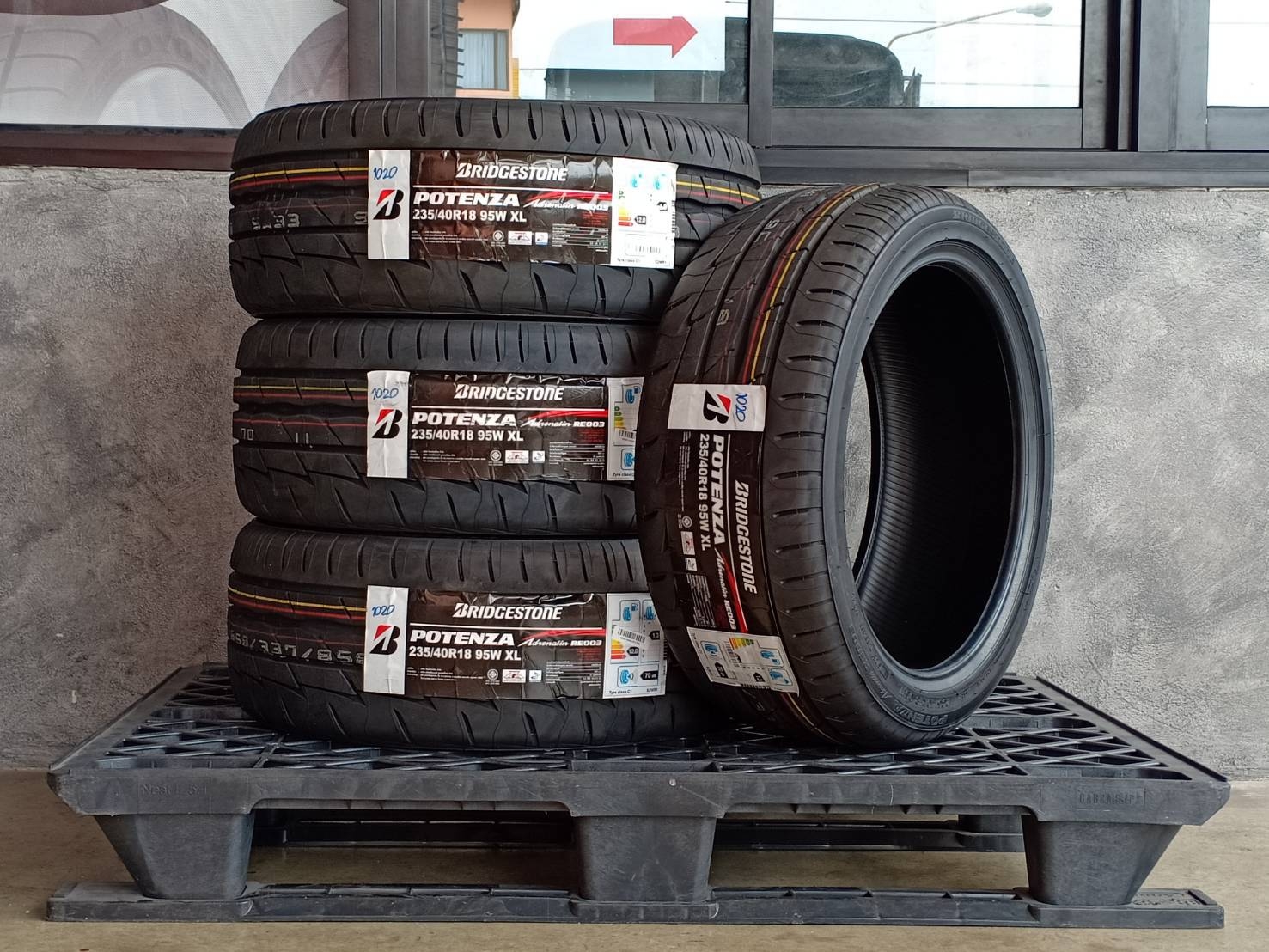 BRIDGESTONE 235/40R18 POTENZA RE003 ต้องการส่วนลดราคาพิเศษ กรุณาสอบถาม