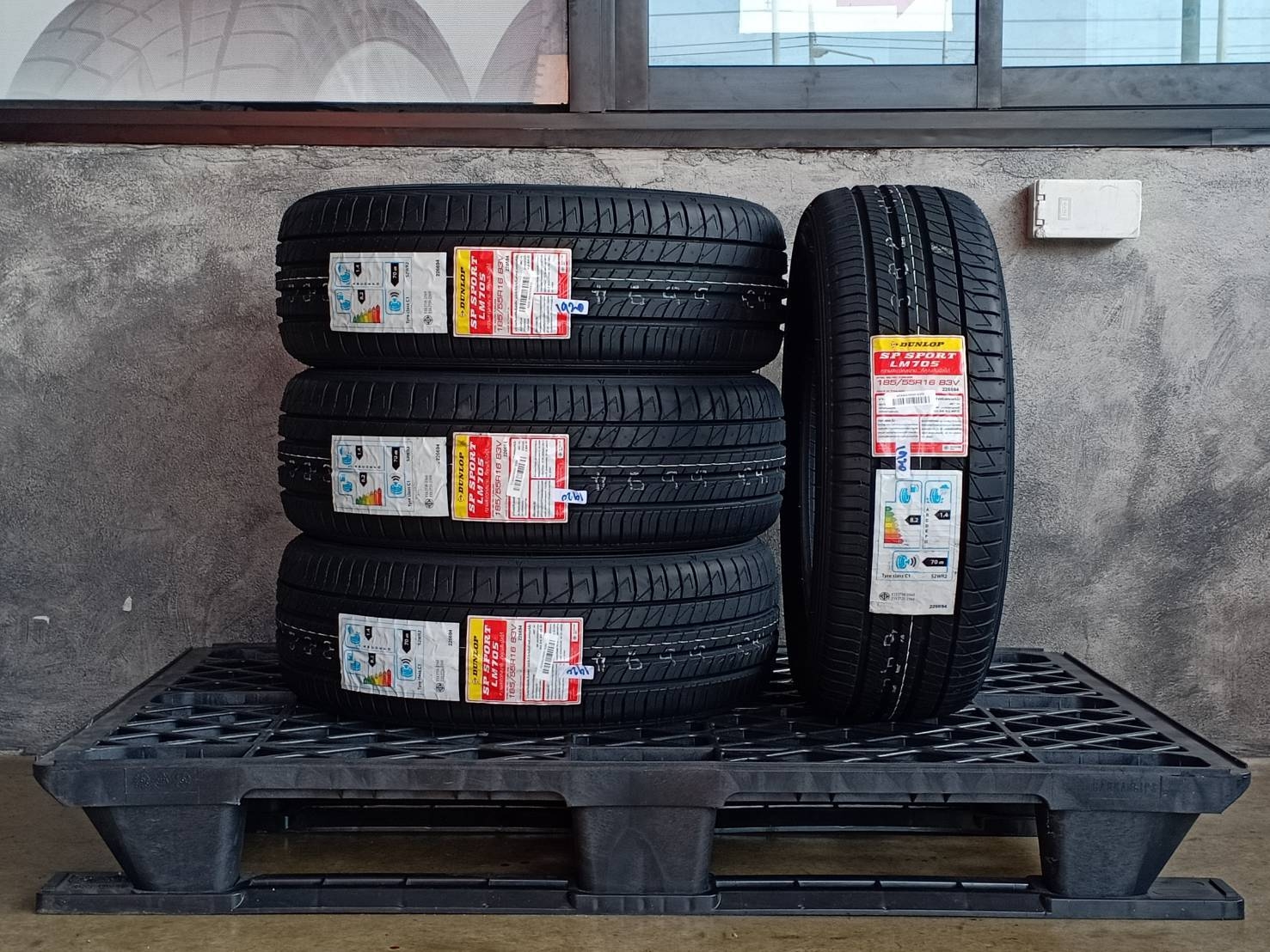DUNLOP 185/55R16 SP SPORT LM705 83V MADE IN THAILAND