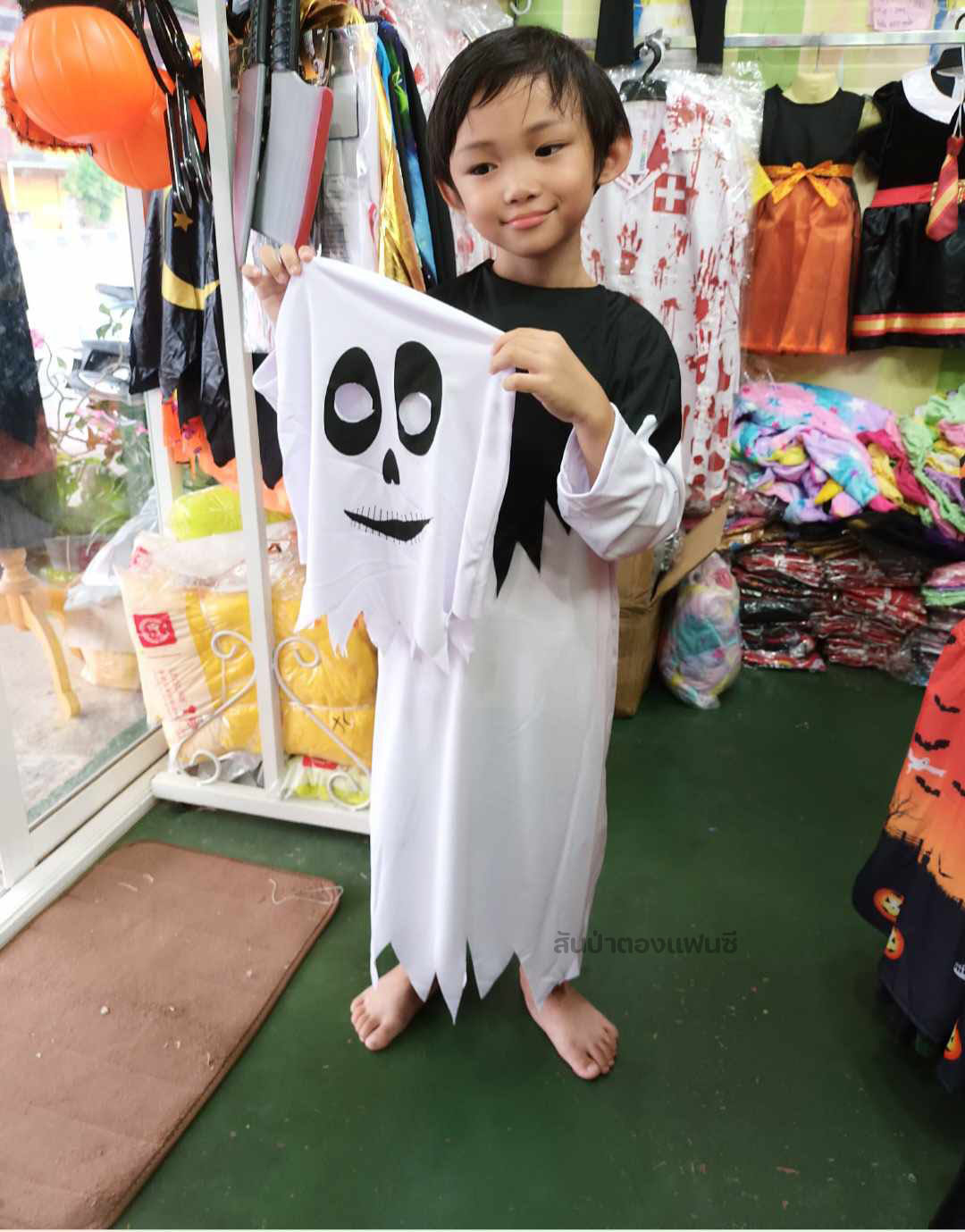 ชุดผีผ้าคลุมขาว ชุดฮาโลวีนเด็ก เสื้อคลุมผีฮาโลวีนเด็ก ผีชุดขาว
