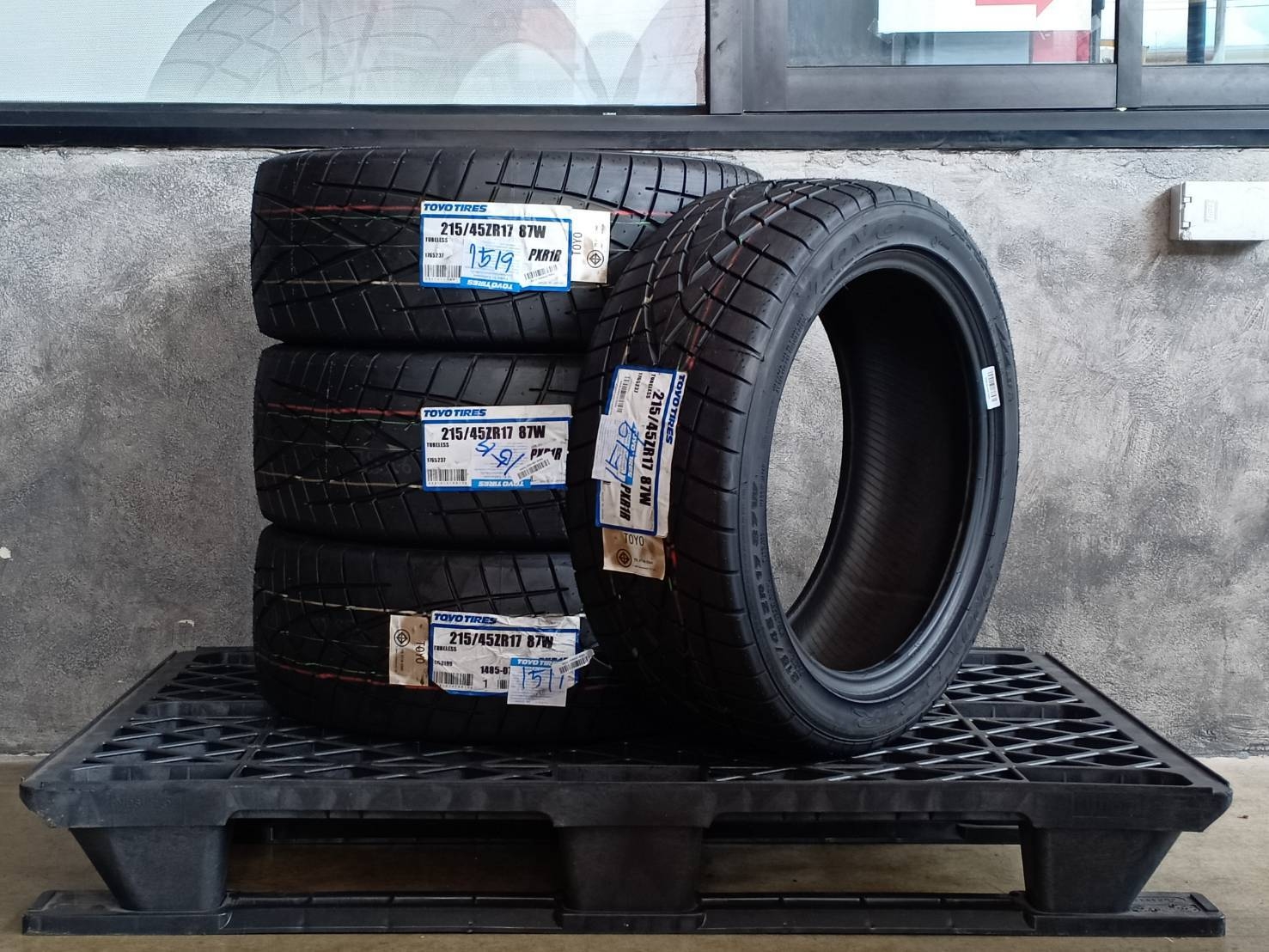 TOYO 215/45ZR17 PROXES R1R 87W MADE IN JAPAN