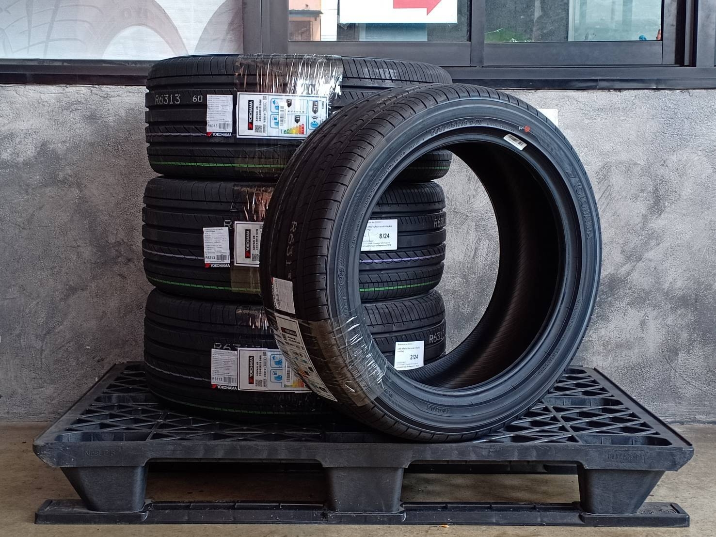 YOKOHAMA ADVAN DB V551V 235/45R18 ปี19 ปรายปี !
