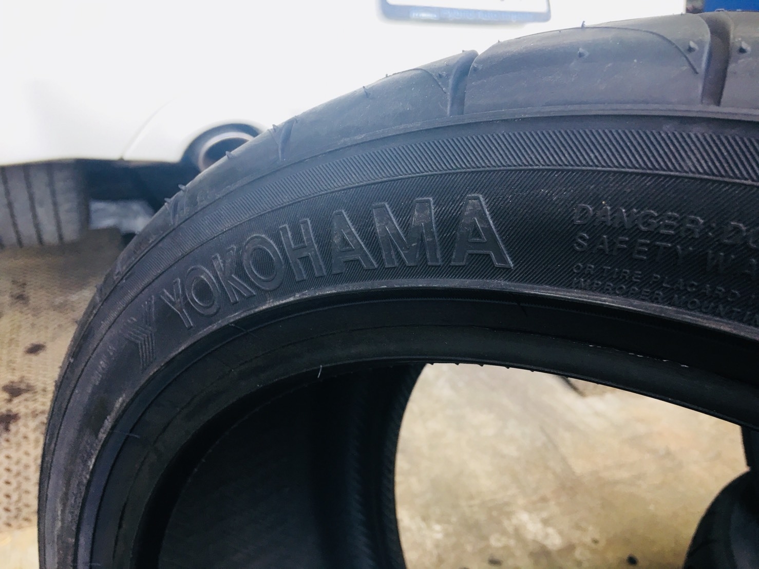 YOKOHAMA NEOVA AD08R 275/35R19 ราคาพิเศษ