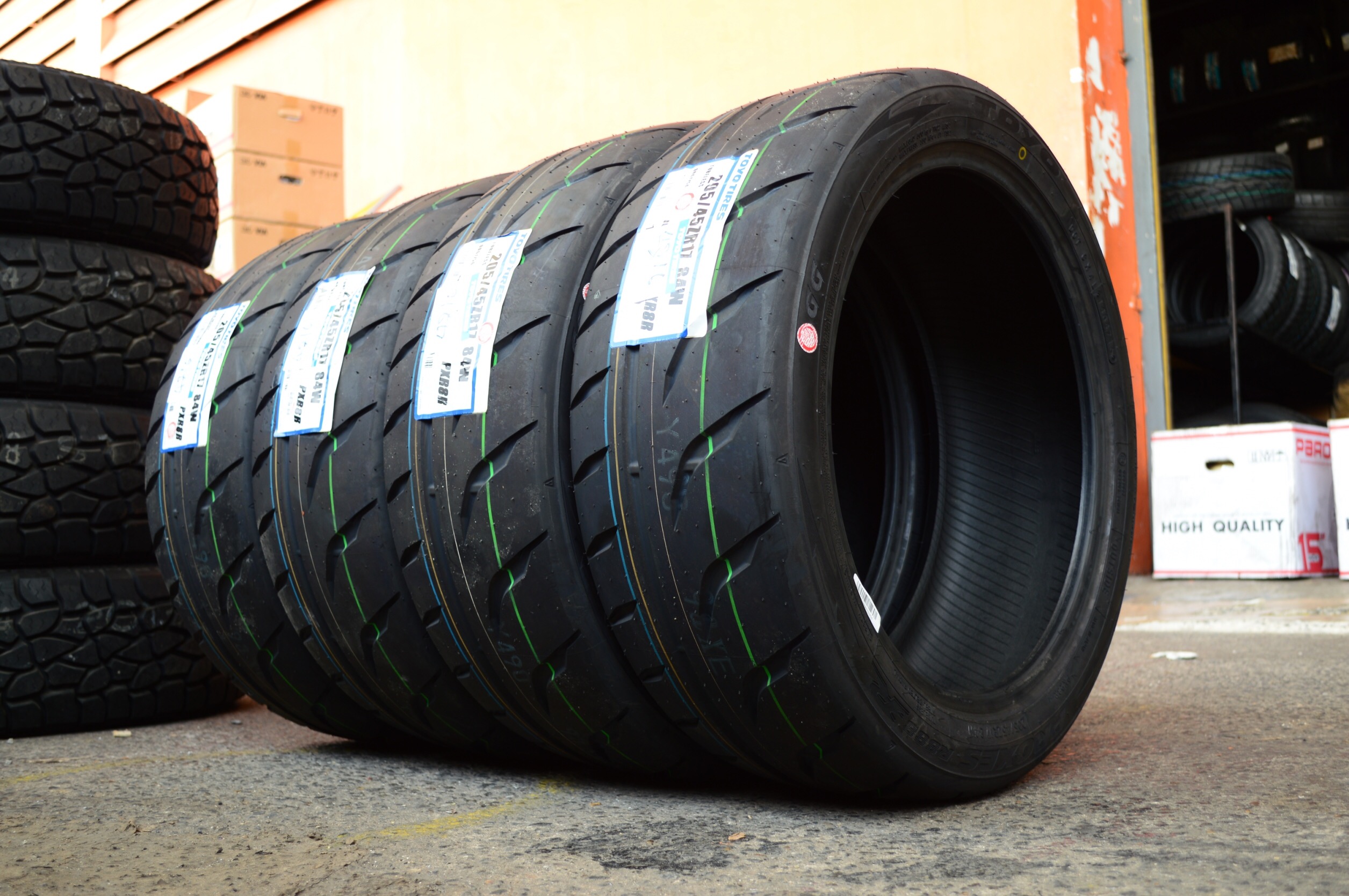 TOYO R888R 295/30R18
