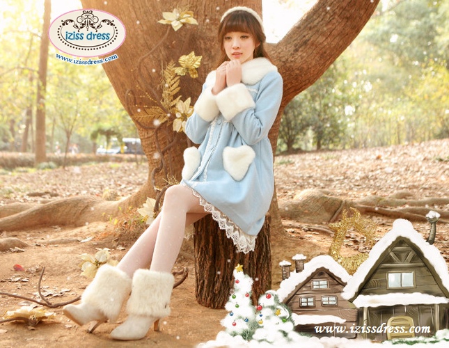 **พรีออเดอร์**โค้ทเสื้อกันหนาวสีฟ้า ดีเทลตกแต่งผ้าลูกไม้ พร้อมขนเฟอร์สีขาวที่คอ แขน และกระเป๋ารูปหัวใจ สวยคุณภาพดีเหมือนแบบ แบรนด์แท้นำเข้าค่ะ