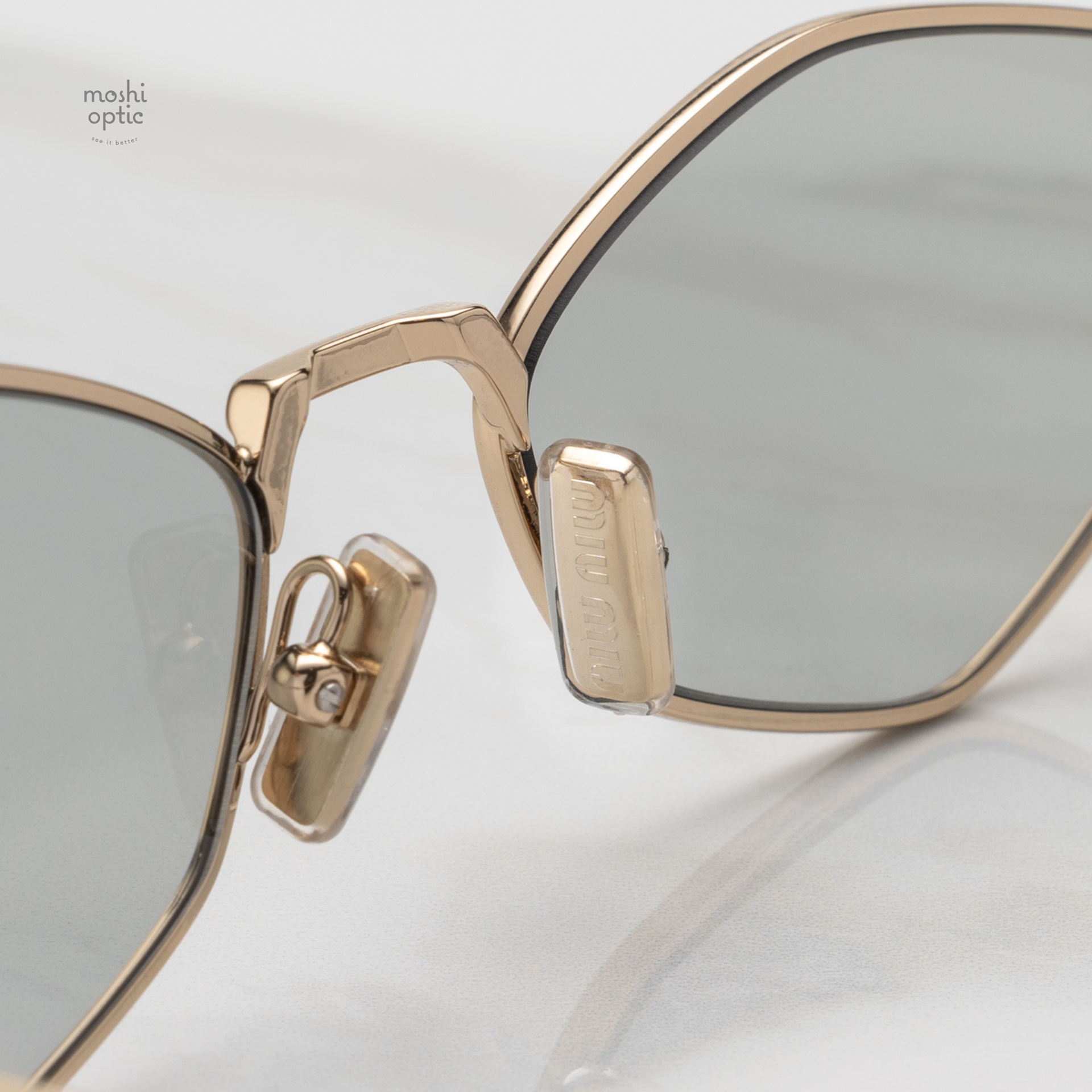 แว่นกันแดด Miu Miu MU56ZS ZVN50K