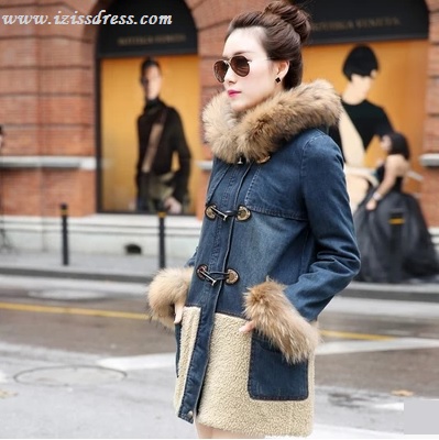 **พรีออเดอร์**เสื้อโค้ทยีนส์สีน้ำเงินแขนยาว ผ่าหน้าติดกระดุมขัดแบบจีน ดีเทลตกแต่งคอและปลายแขนด้วยเฟอร์สีน้ำตาล ตัดต่อผ้าวูลขนแกะช่วงล่าง พร้อมกระเป๋ายีนส์ทั้ง 2 ข้าง สวยคุณภาพดีเหมือนแบบค่ะ