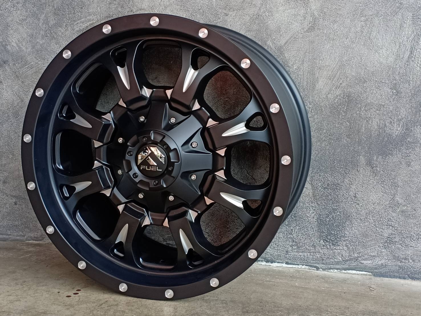 FUEL-KRANK 18X9 6X135/6X139.7 20 106.10 BLACK MILLED EDGE