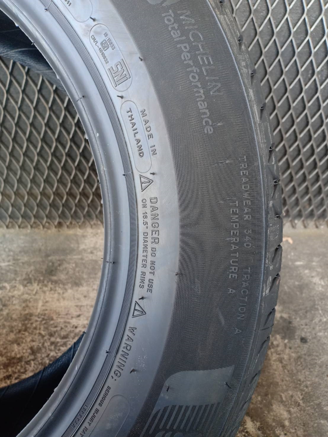 MICHELIN PRIMACY4ST 215/60-16 ราคาถูก ยางปี19