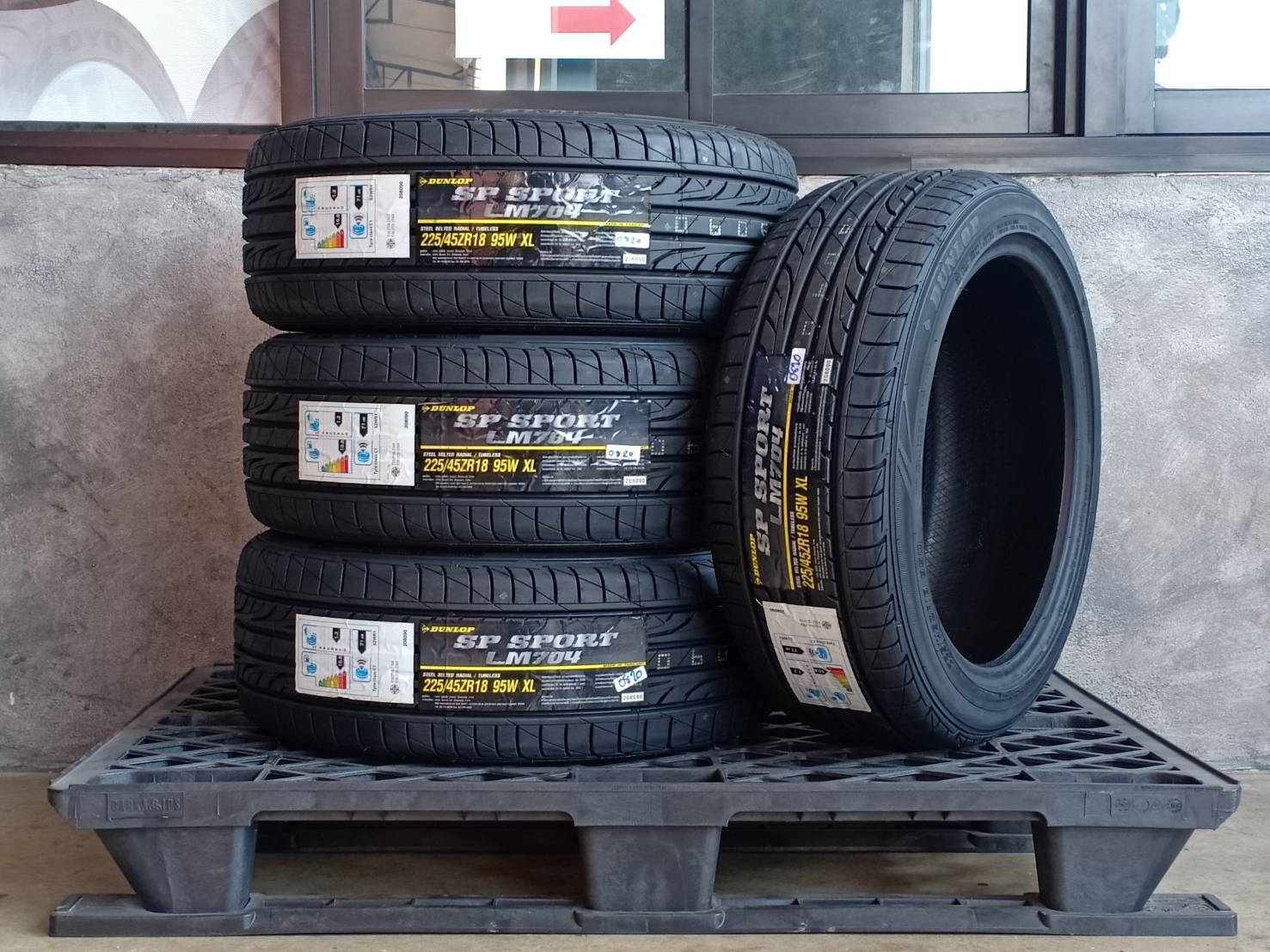 DUNLOP 225/45ZR18 SP SPORT LM704 95W XL MADE IN THAILAND
