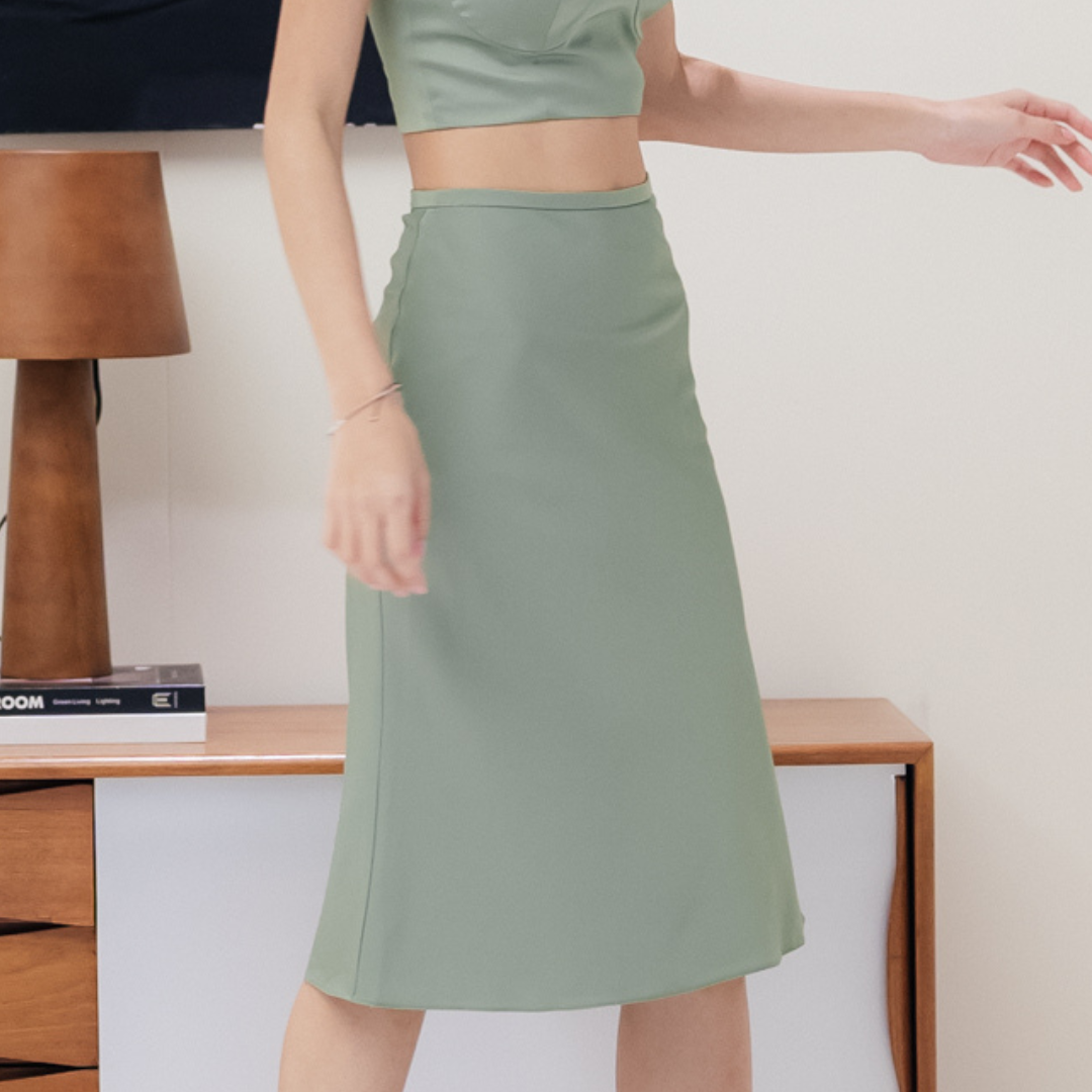 Lism MS-016 Knee-length skirt กระโปรงผ้าซาตินสุดเก๋