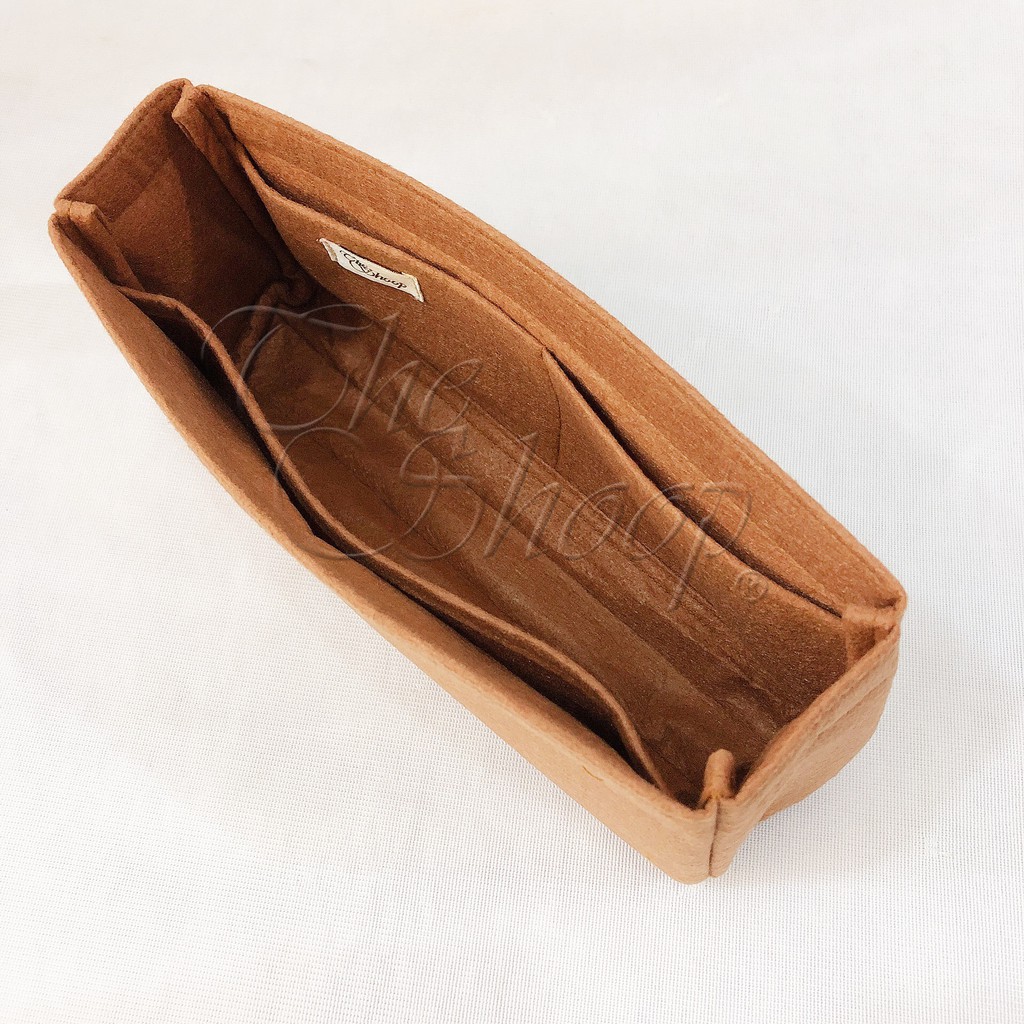 ที่จัดระเบียบกระเป๋า Hermes Halzan 31 มีให้เลือก 2 สี ช่วยแก้ปัญหา หาของสิ่งของในกระเป๋าไม่เจอ ทรงกระเป๋าไม่สวย ที่สำคัญ!! น้ำหนักเบาจนเหมือนไม่ได้ใส่ **เป็นสินค้าพรีออเดอร์ใช้เวลาตัด 7 วัน