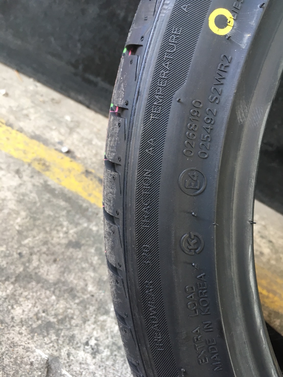 HANKOOK V12 EVO-2 235-40-18 ยางปี18 ราคาลดพิเศษ