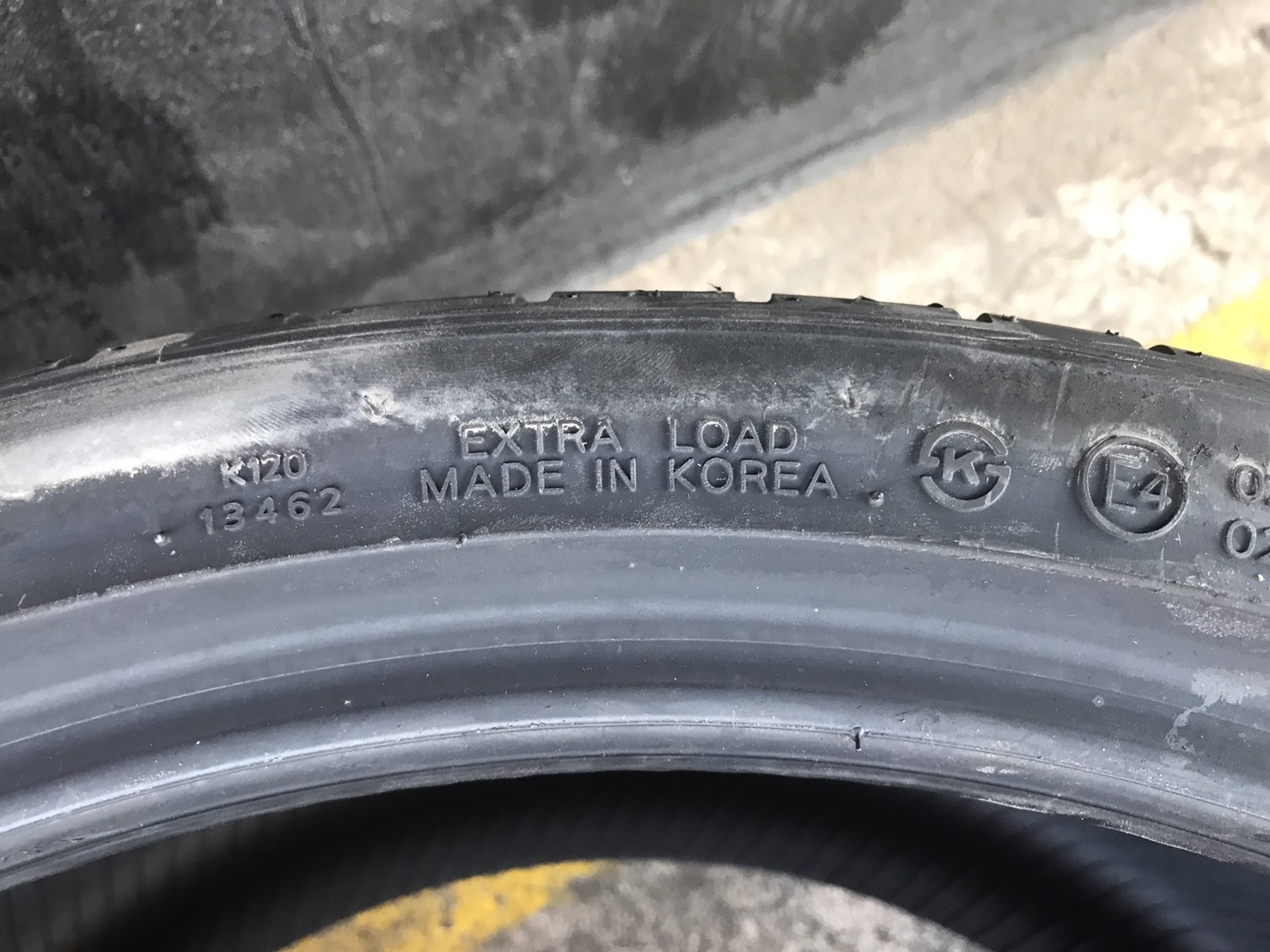 HANKOOK V12 EVO-2 275-30-19 เส้น 6800 ปี 17 ปกติ 8500