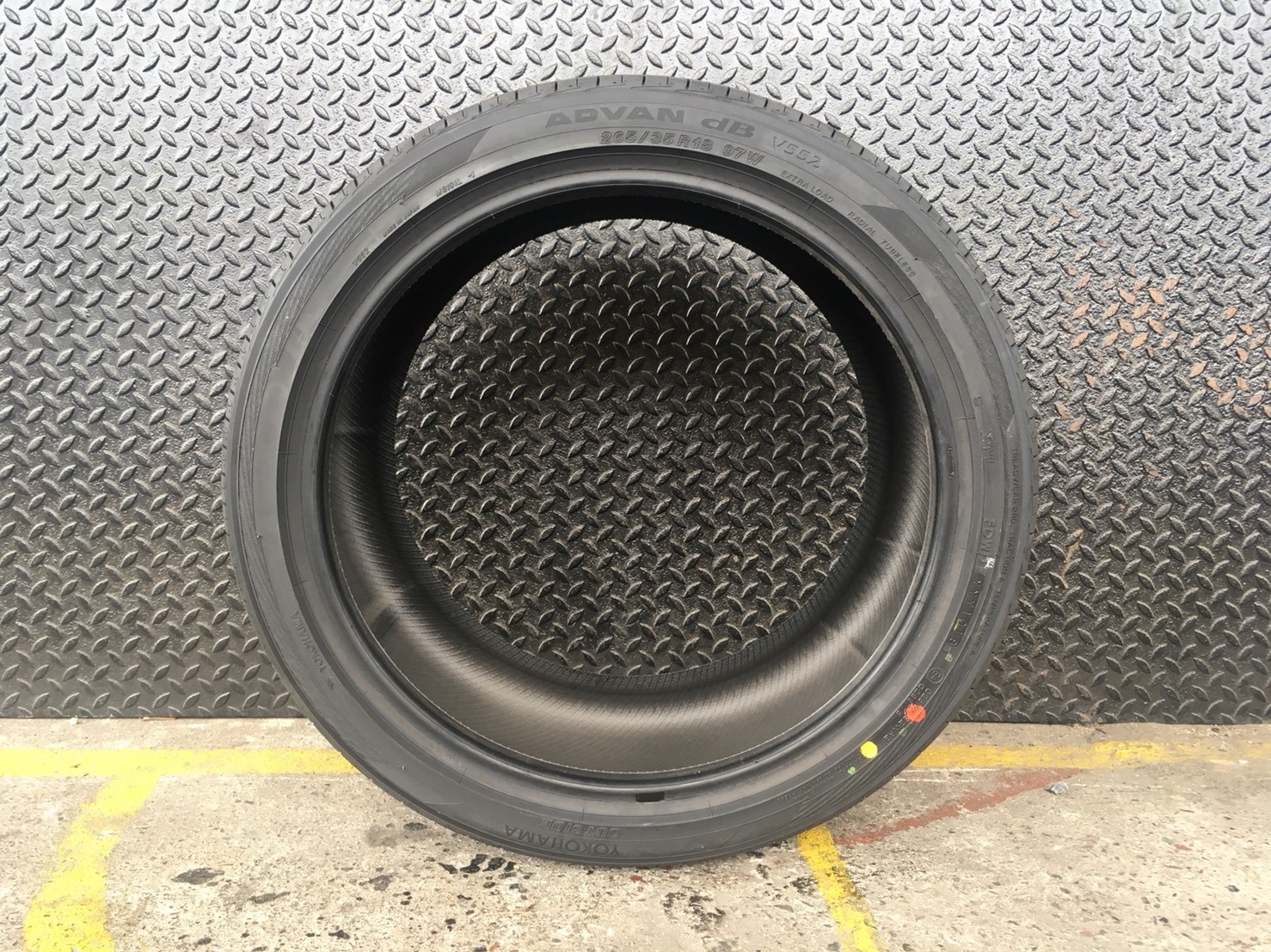 YOKOHAMA ADVAN DB V552 265-35-18 ราคาพิเศษ ปี18