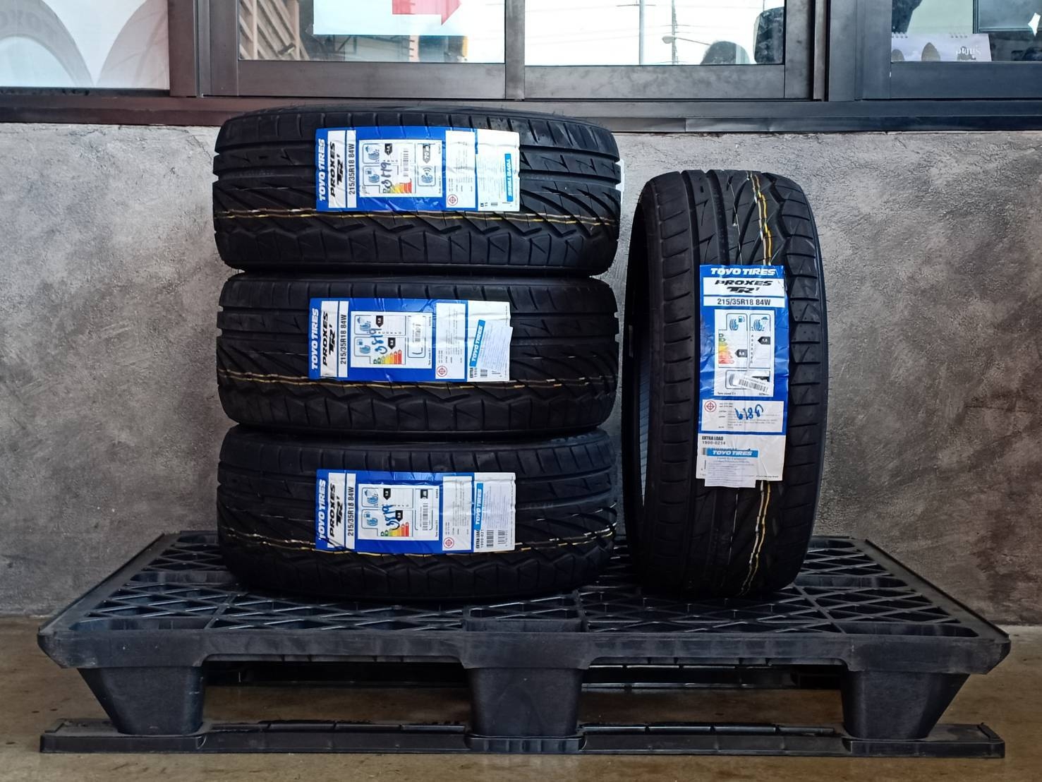 TOYO PROXES TR1 215/35R18 84W JAPAN