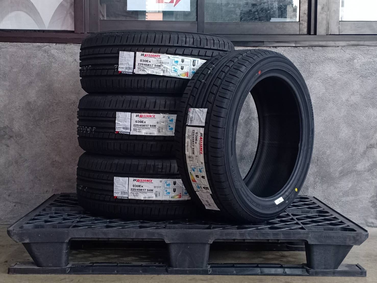 YOKOHAMA ALLIANCE 030EX 225/45R17 94W JAPAN