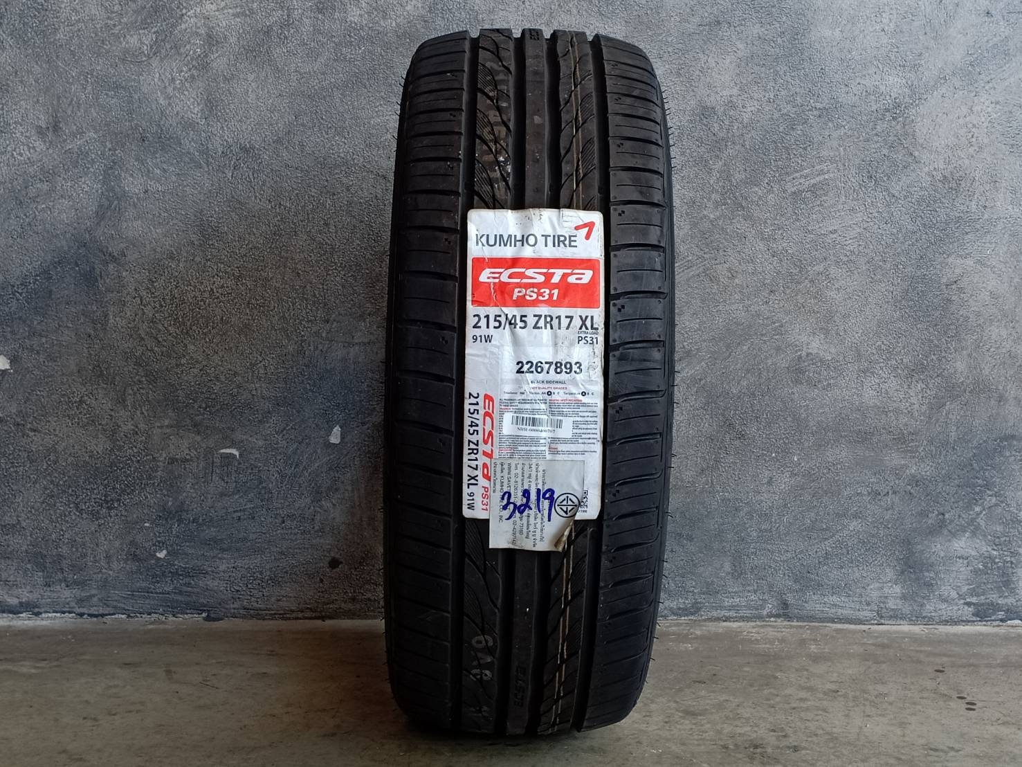 KUMHO 215/45ZR17 ECSTA PS31 91W MADE IN VIETNAM