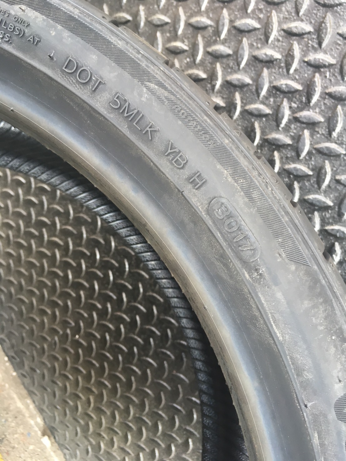 HANKOOK V12 EVO-2 245-35-20 เส้น 5800 ปกติ 7500 ปี17