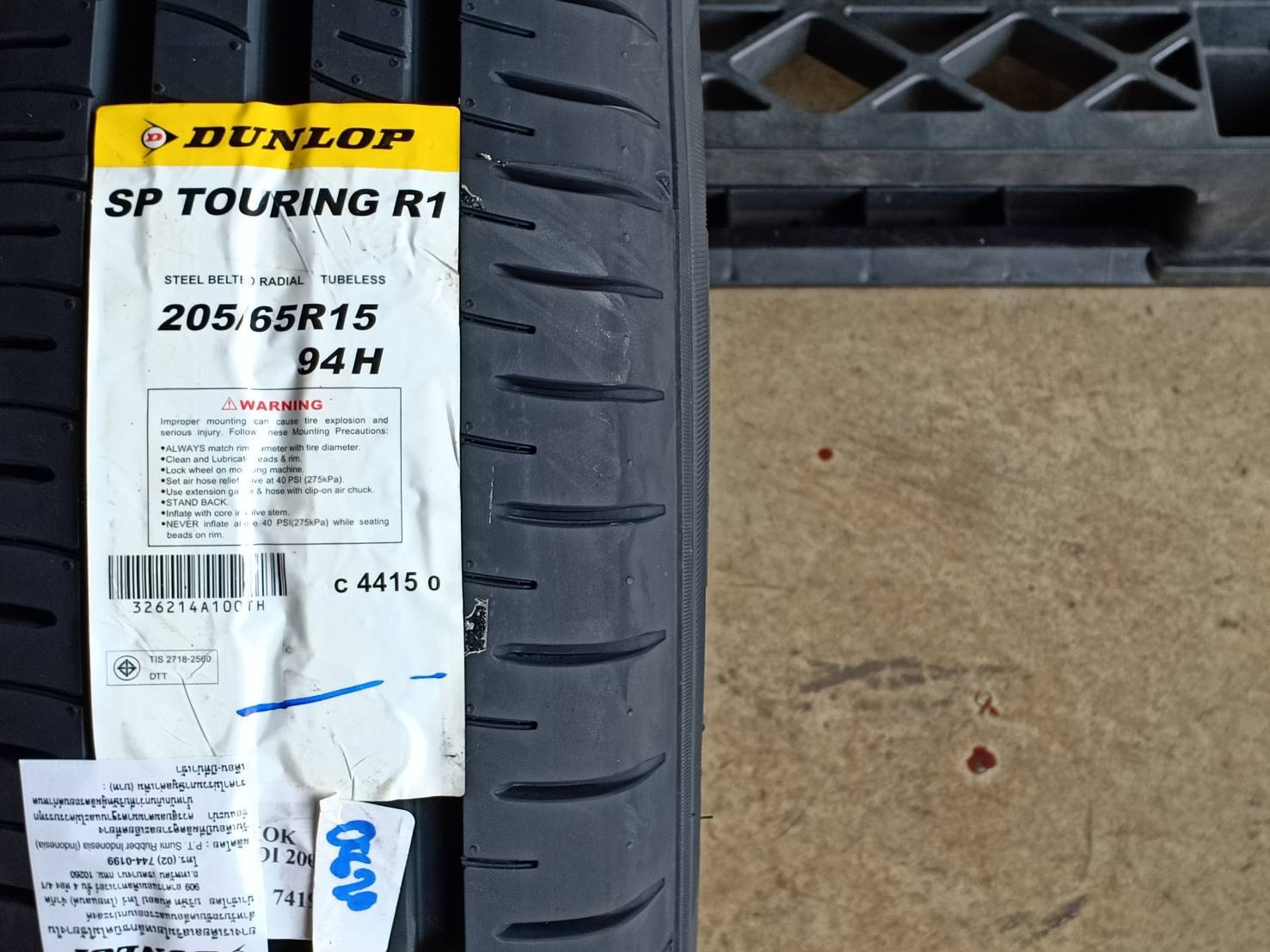 DUNLOP 205/65R15 SP TOURING R1 94H MADE IN INDONESIA