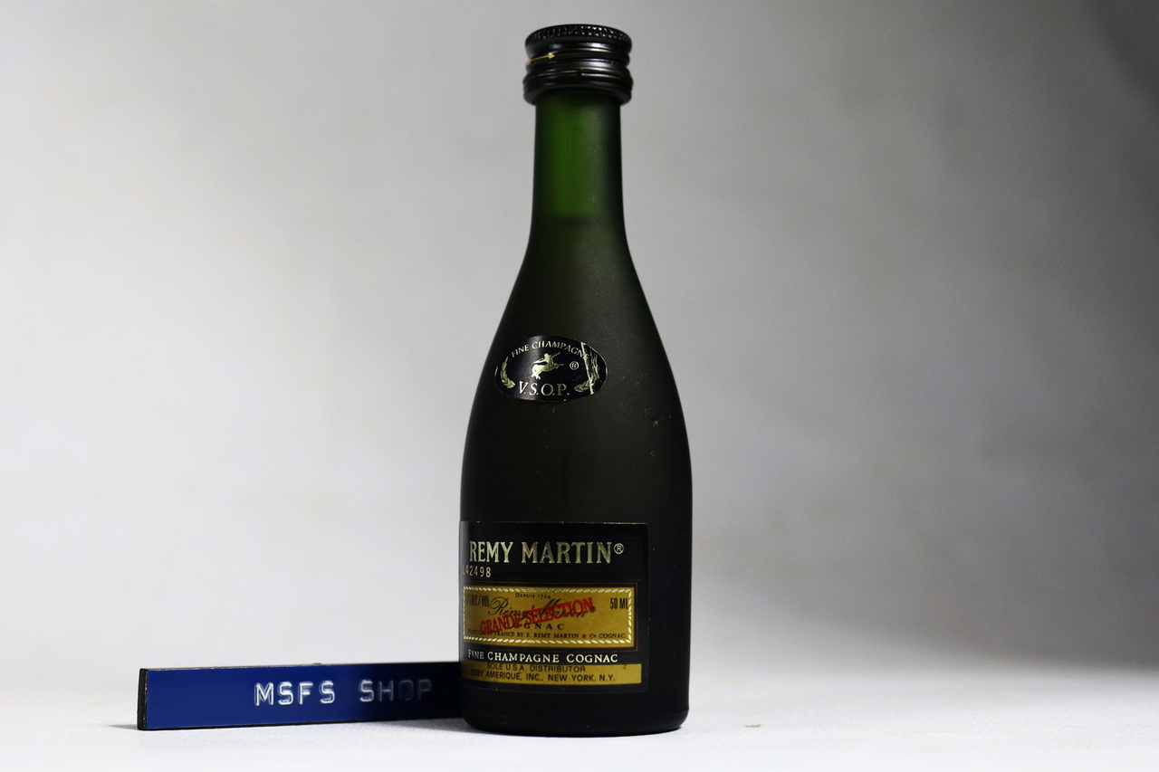 [Vintage] ขวดเครื่องดื่มจิ๋ว Remy Martin Fine Champagne Cognac 50ml