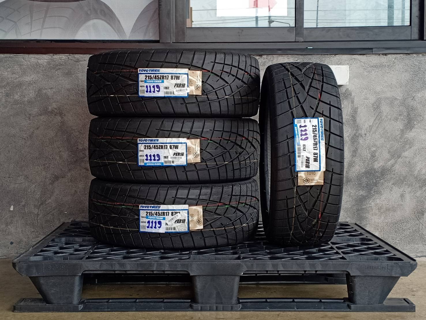 TOYO 215/45ZR17 PROXES R1R 87W MADE IN JAPAN