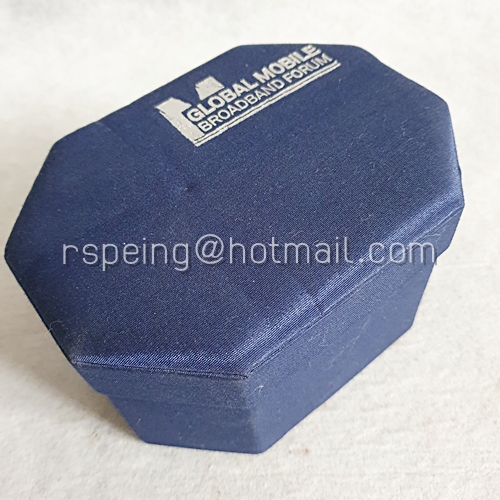 กาน้ำชาเซรามิก Blue Elephant พร้อมกล่องผ้าไหม Global Mobile Broadband Forum