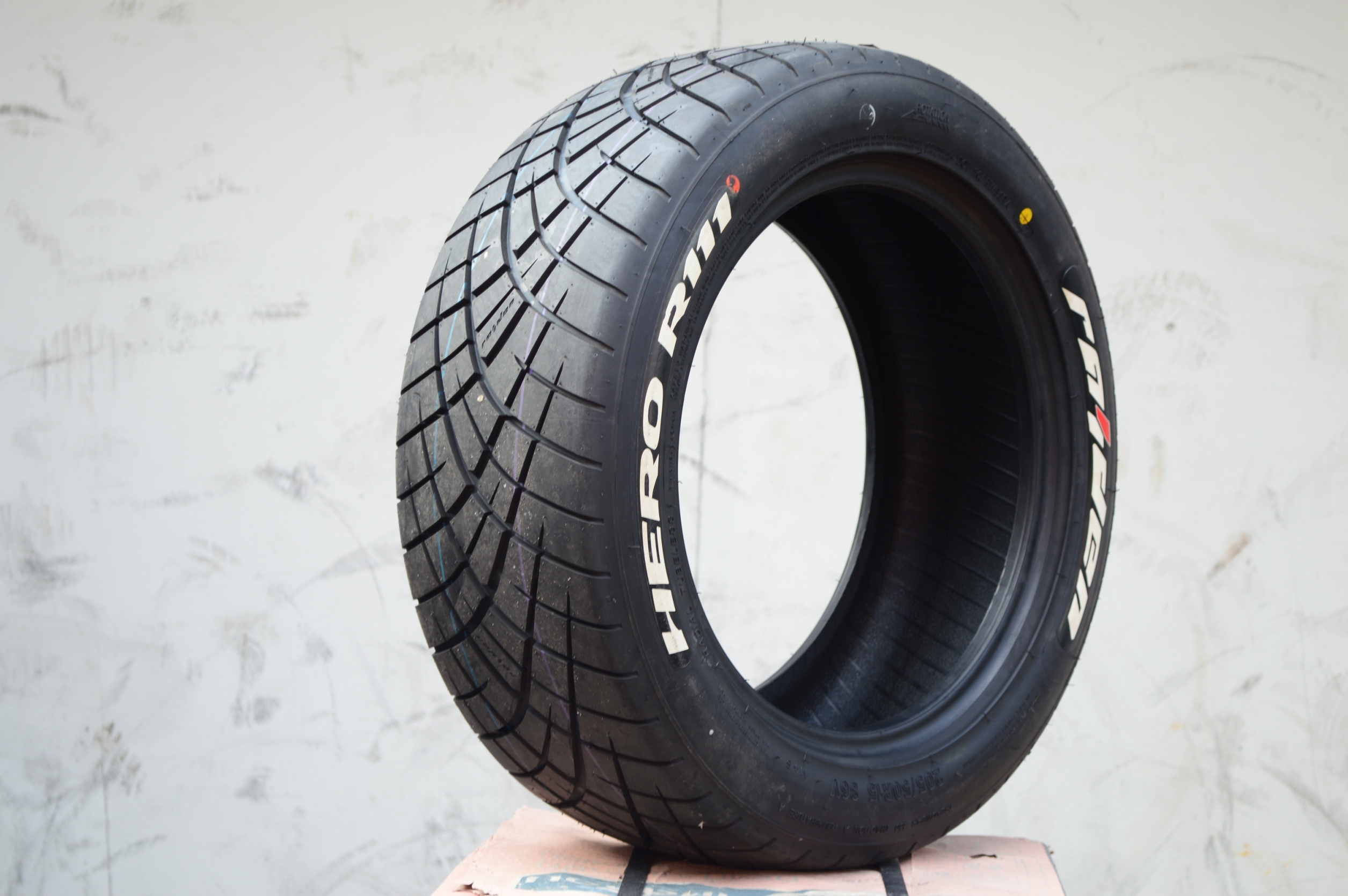 ยาง HERO R111 205/50-15 ขอบขาว ราคาถูก