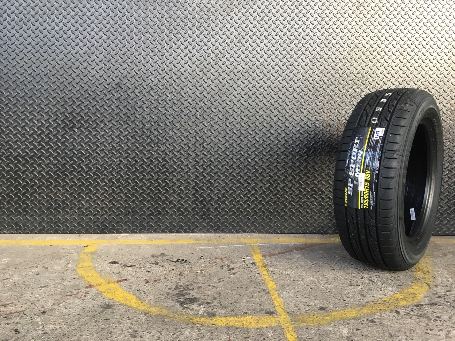 DUNLOP LM704 195-60-15 ปี18 ซื้อ2แถม2