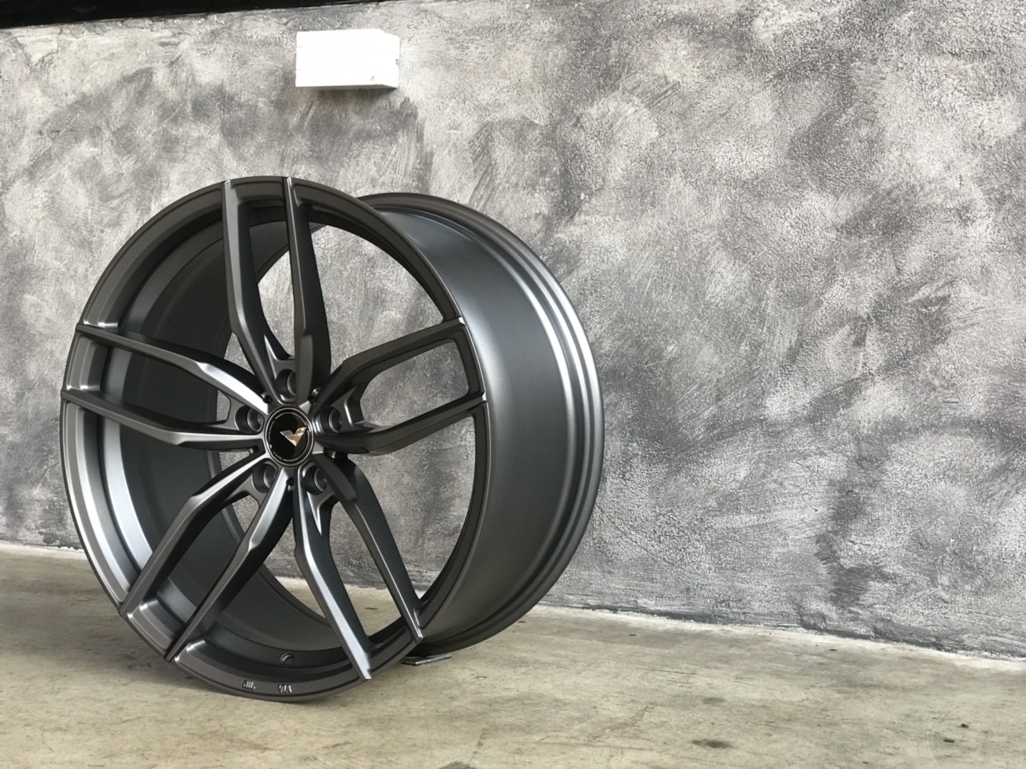 AOW15 FLOWFORMING 20x8.5/9.5 5x114.3/5X112 ET+40/42