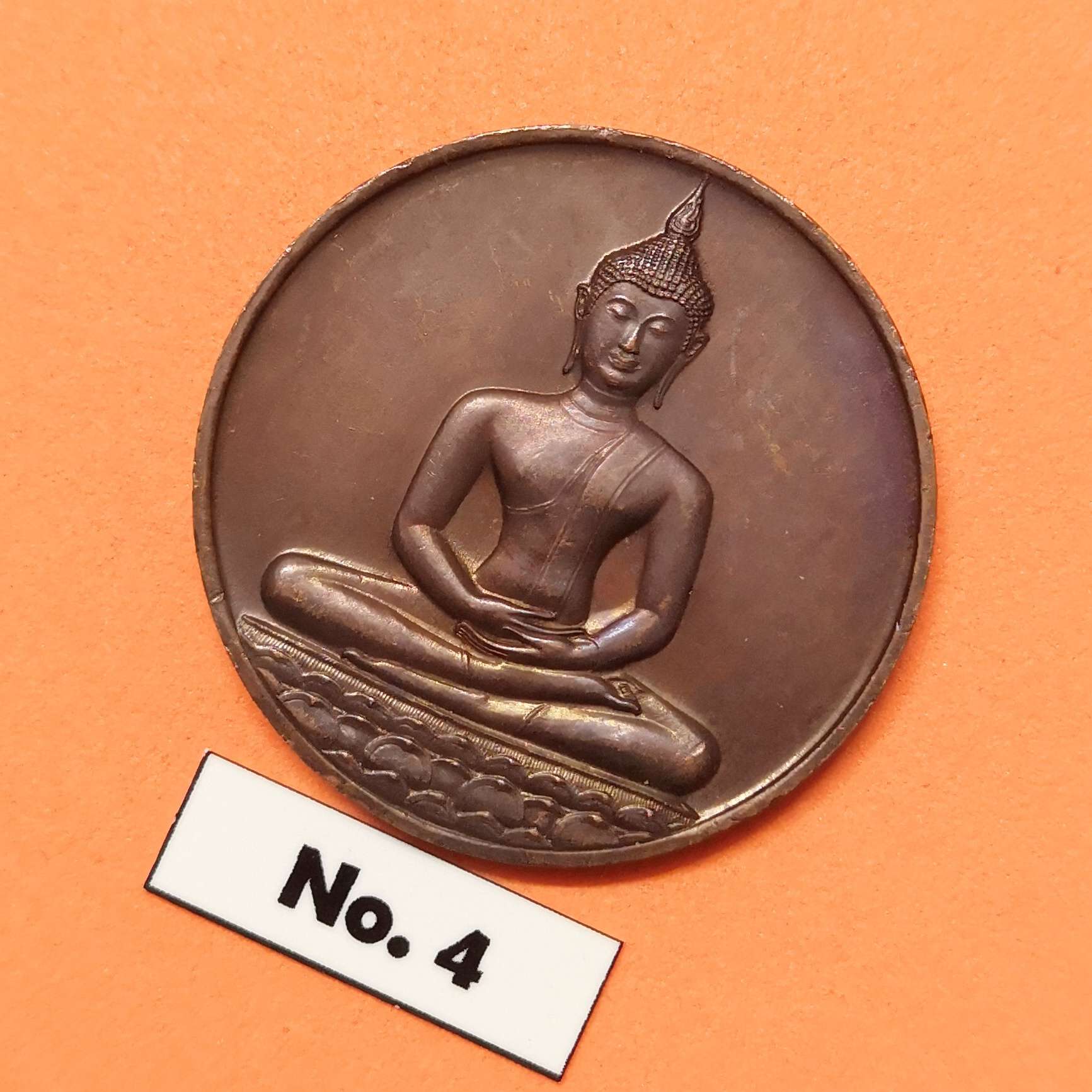 เหรียญ พระพุทธสิหิงค์ หลัง ภปร ที่ระลึกฉลอง 700 ปี ลายสือไทย พ.ศ.2526 หลวงพ่อเกษม เขมโก ปลุกเสก เนื้อทองแดง ขนาด 3 เซน
