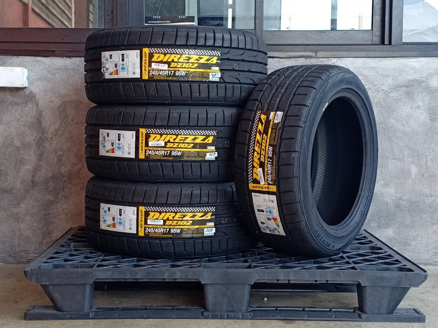 DUNLOP DIREZZA DZ102 245/45R17 95W THAILAND