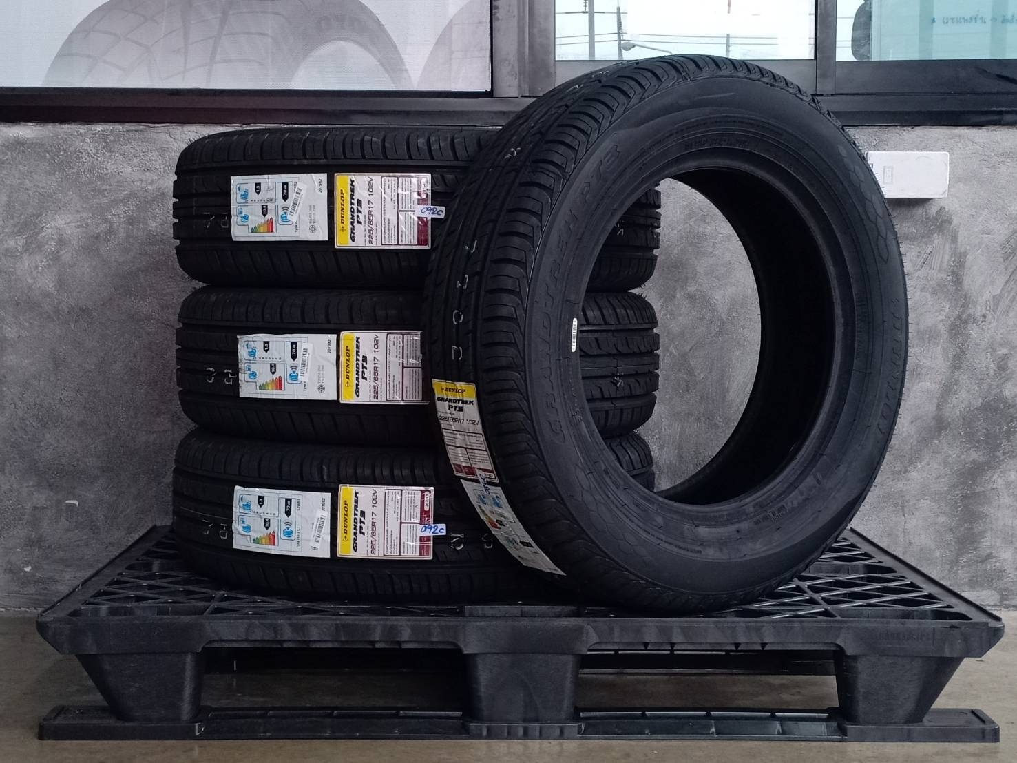 DUNLOP 225/65R17 GRANDTREK PT3 102V MADE IN THAILAND