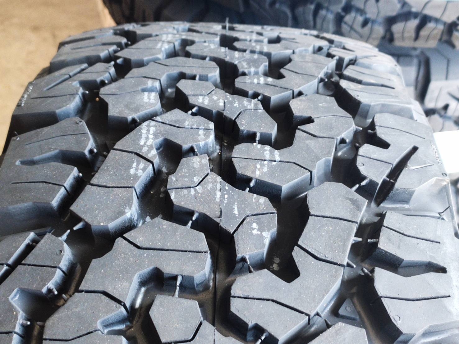 BF GOODRICH 265/65R18 117/114R KO2 USA