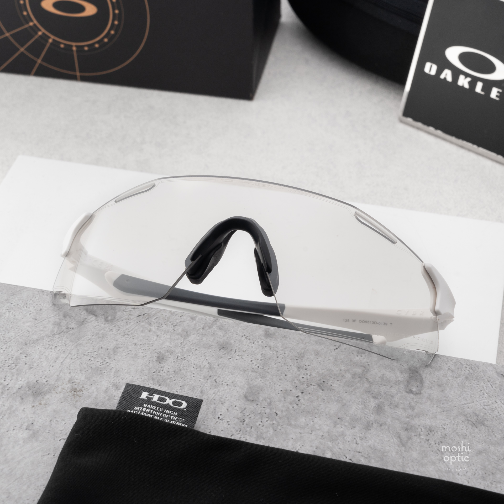 Oakley OO9513D-01 Cybr Dyno Matte White Clear to Black Iridium Photochromic