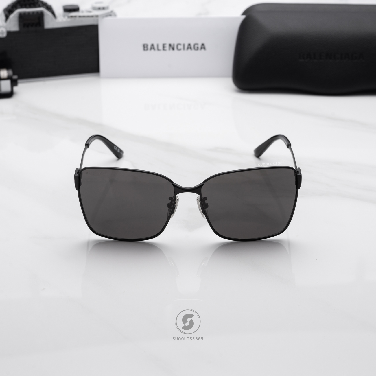แว่นกันแดด Balenciaga BB0338SK 001