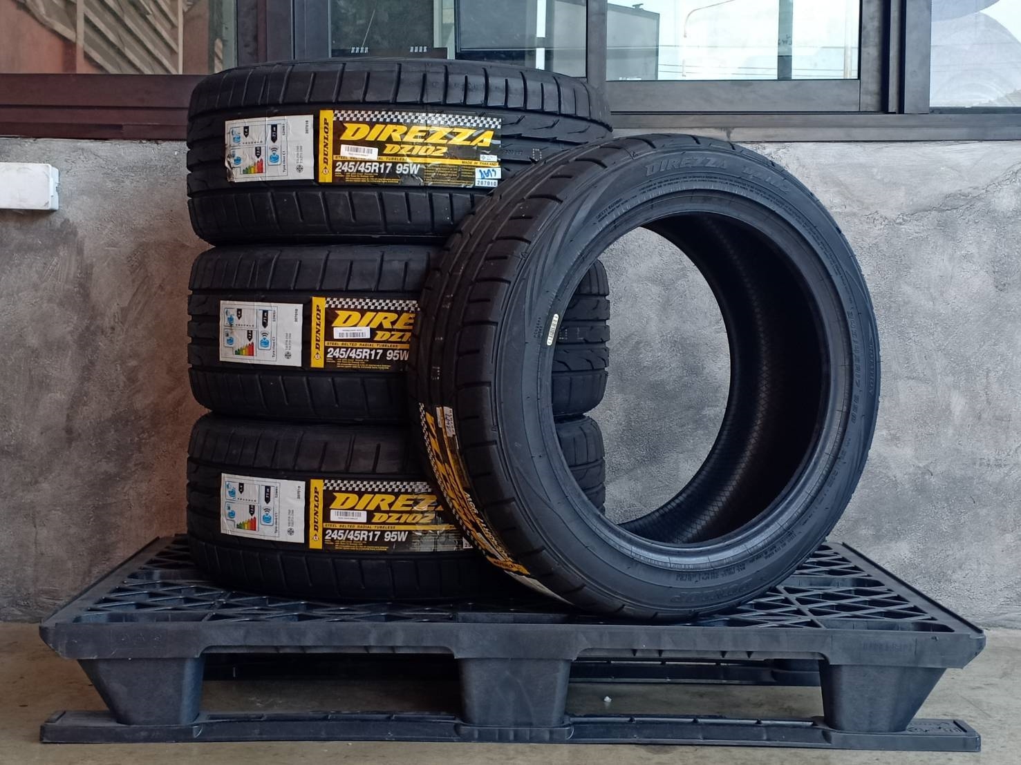 DUNLOP DIREZZA DZ102 245/45R17 95W THAILAND